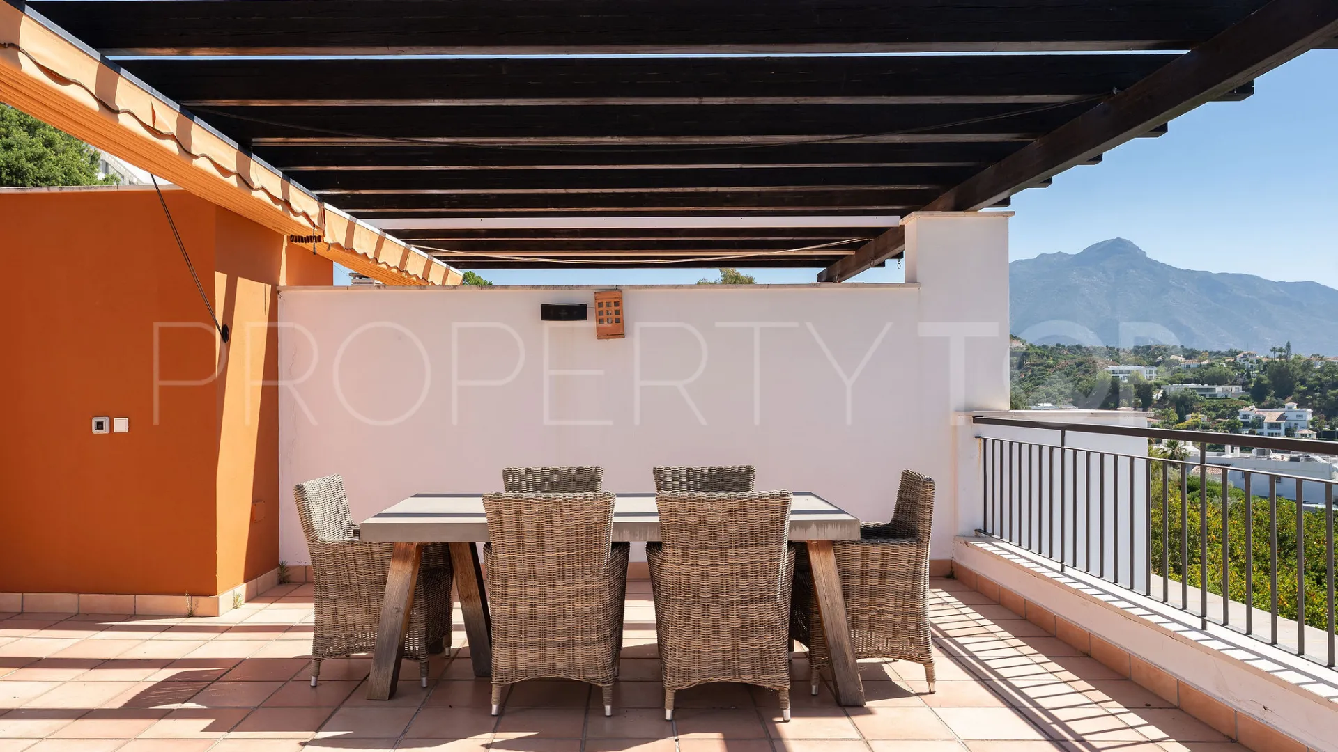 For sale penthouse in La Quinta Suites