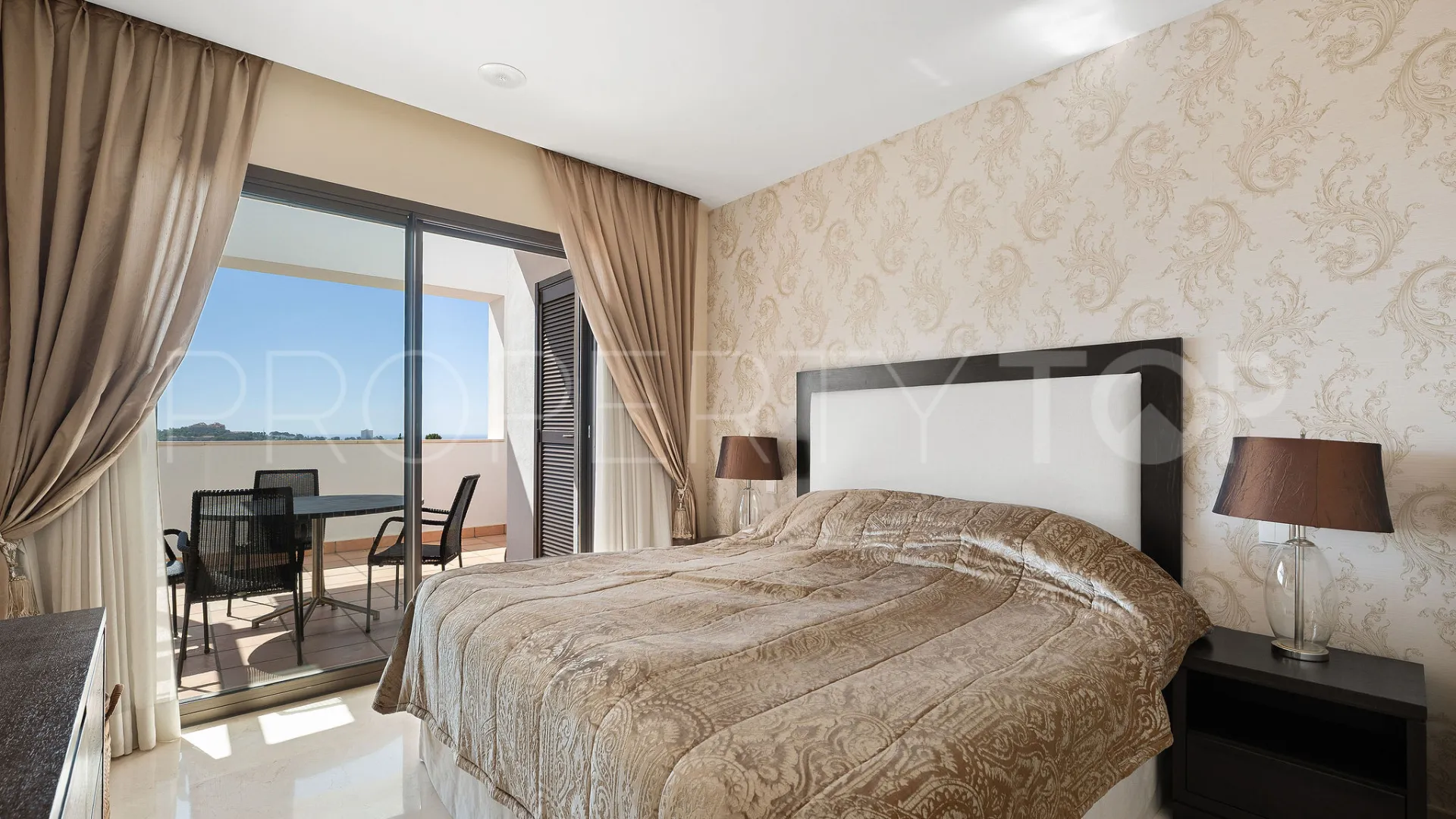 For sale penthouse in La Quinta Suites