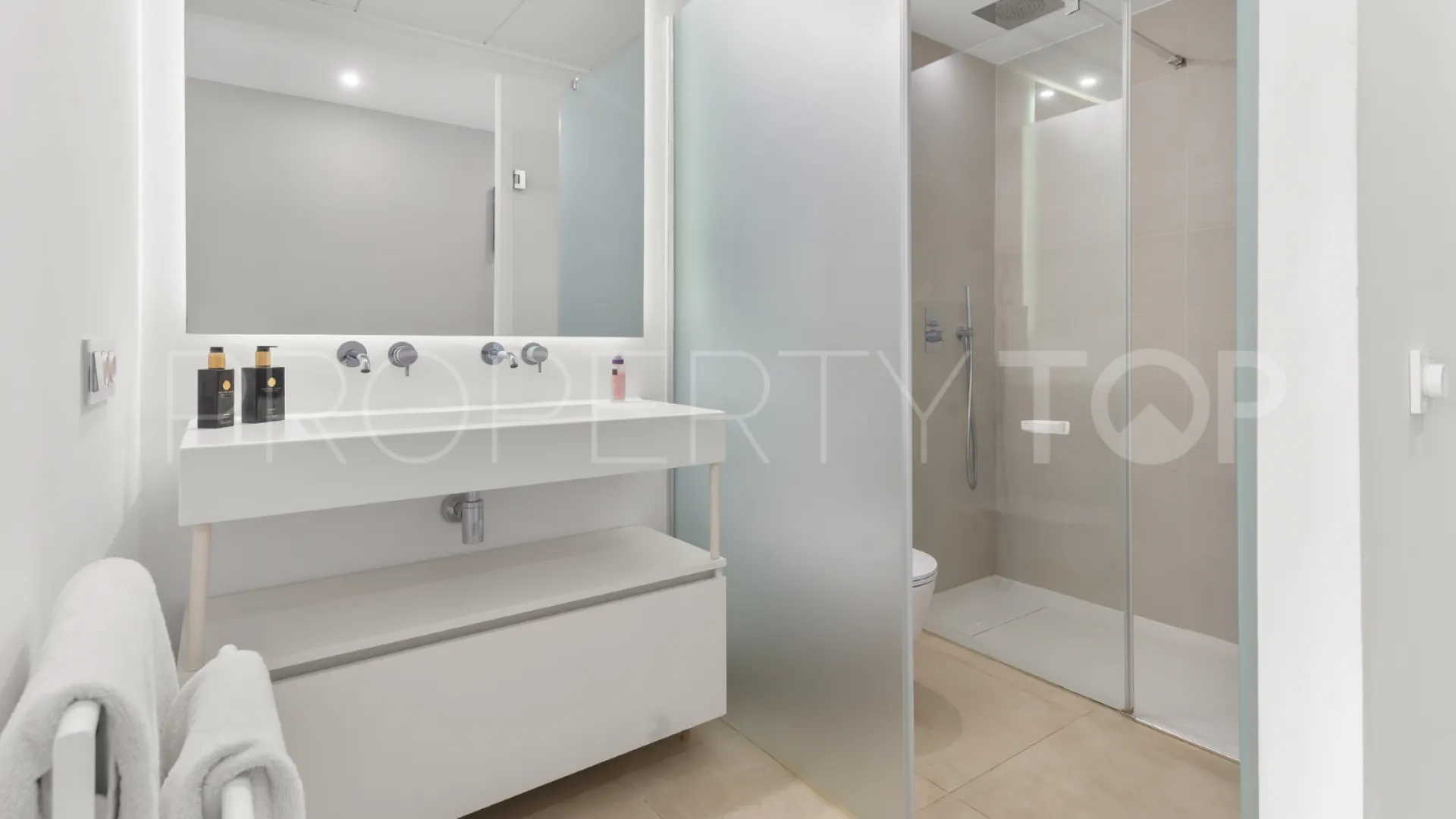 Ground floor apartment for sale in El Campanario Hills with 3 bedrooms