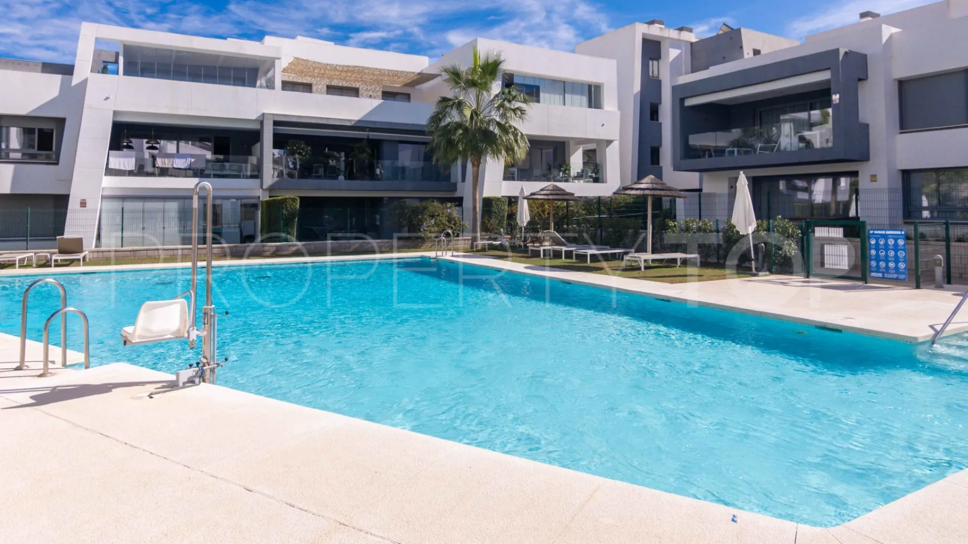 Se vende apartamento en Selwo de 3 dormitorios