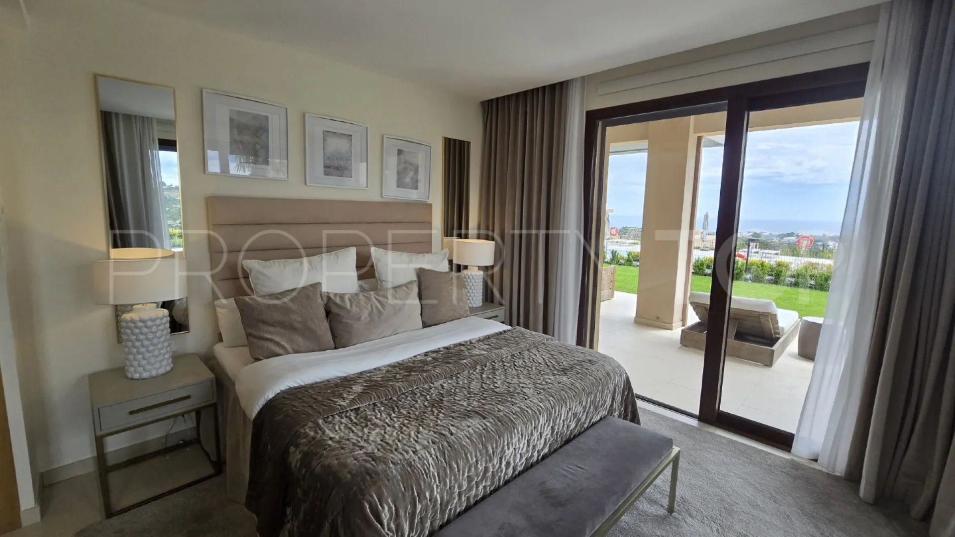 For sale Real de La Quinta ground floor apartment with 3 bedrooms