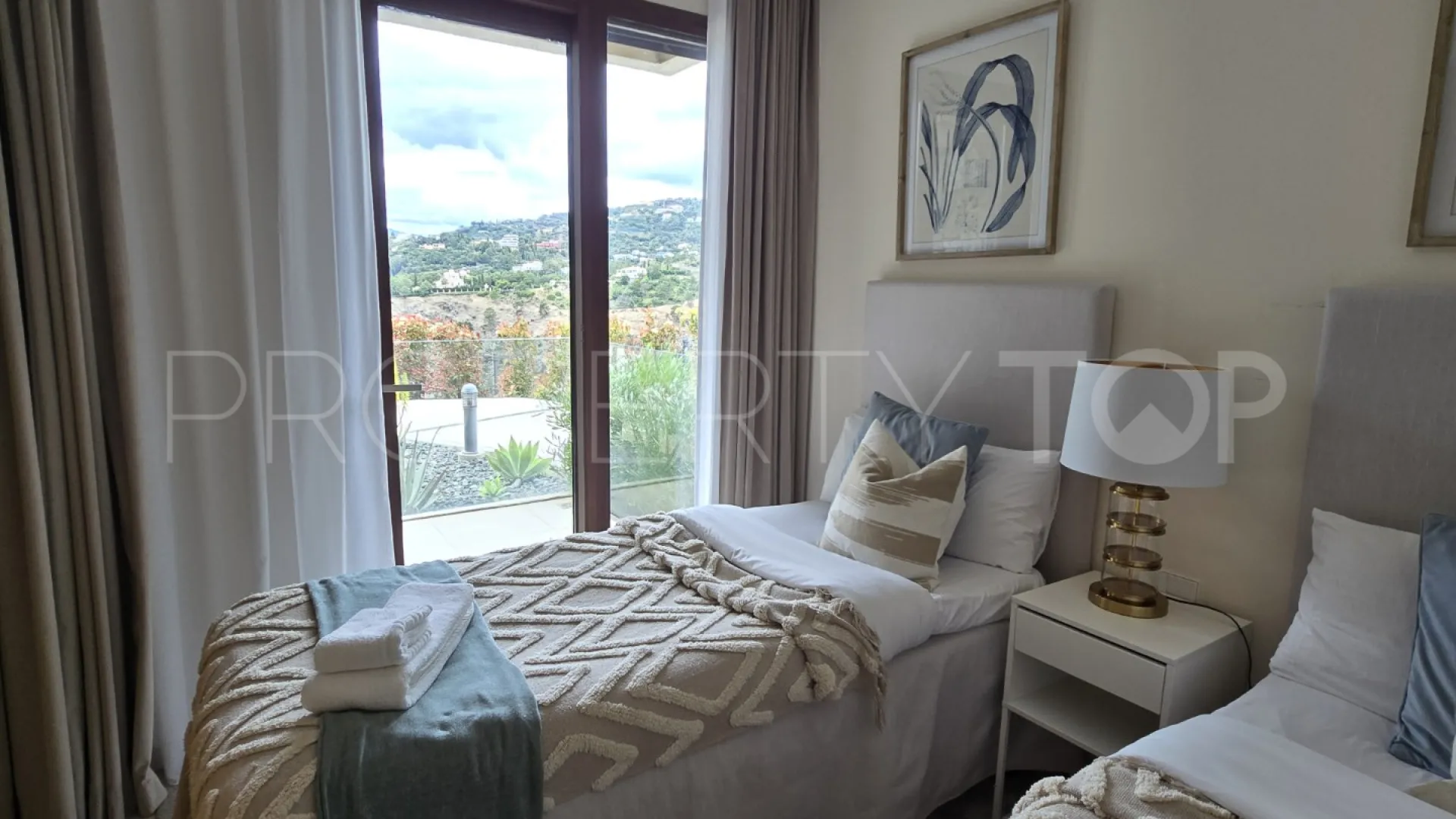 For sale Real de La Quinta ground floor apartment with 3 bedrooms