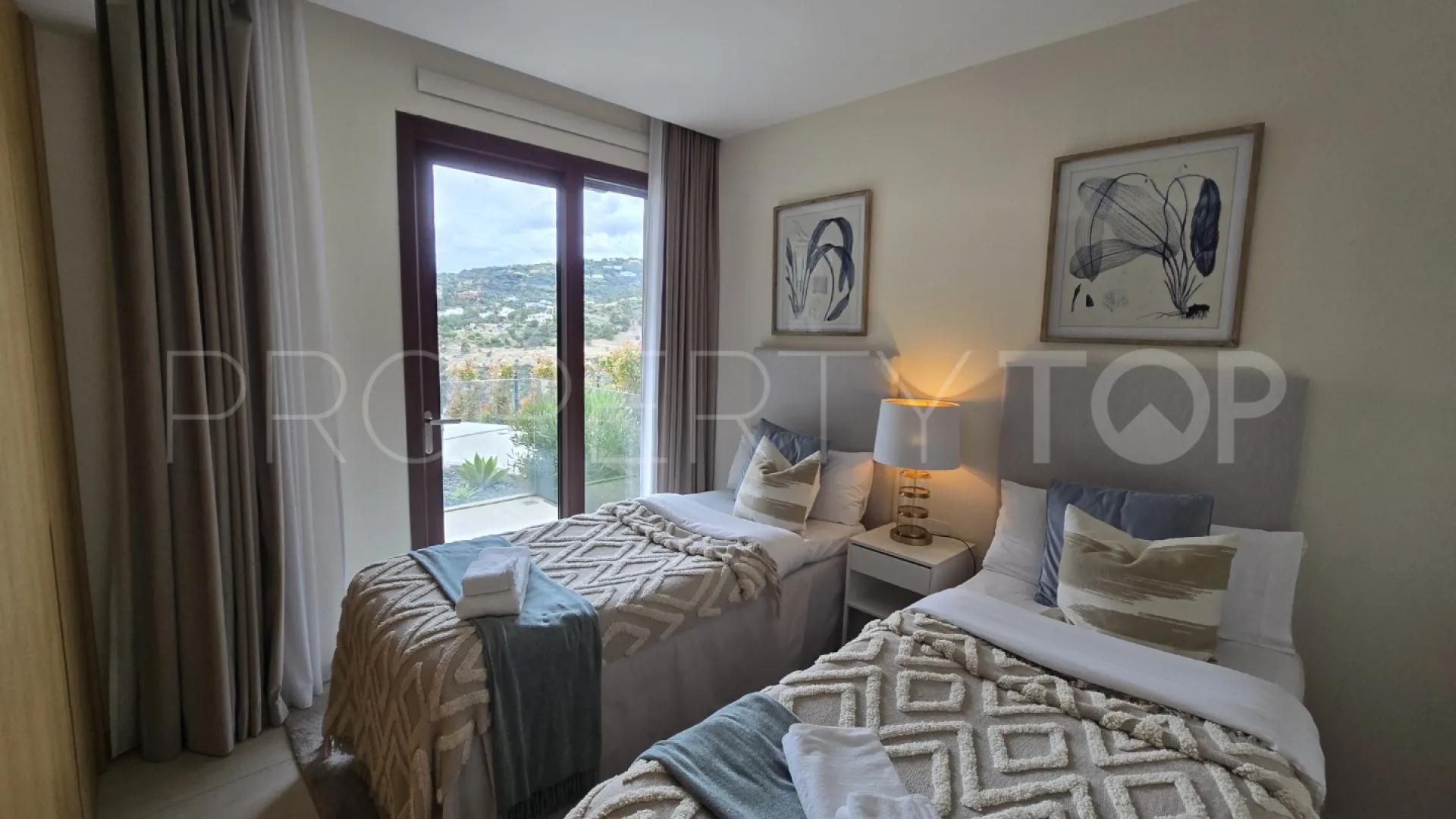 For sale Real de La Quinta ground floor apartment with 3 bedrooms