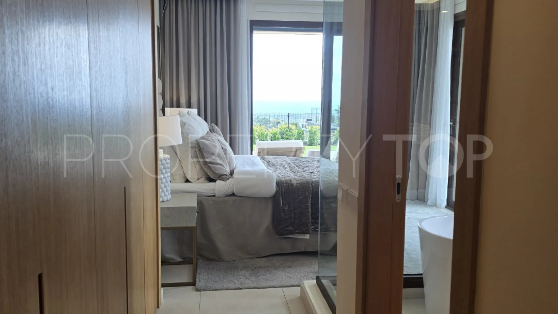 For sale Real de La Quinta ground floor apartment with 3 bedrooms