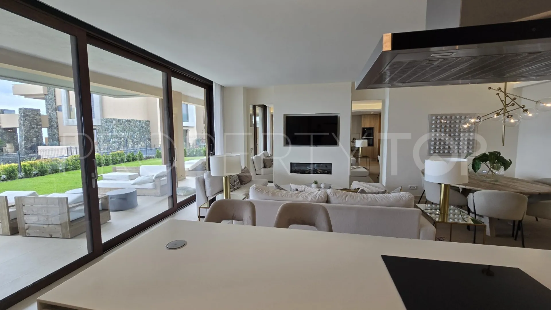For sale Real de La Quinta ground floor apartment with 3 bedrooms