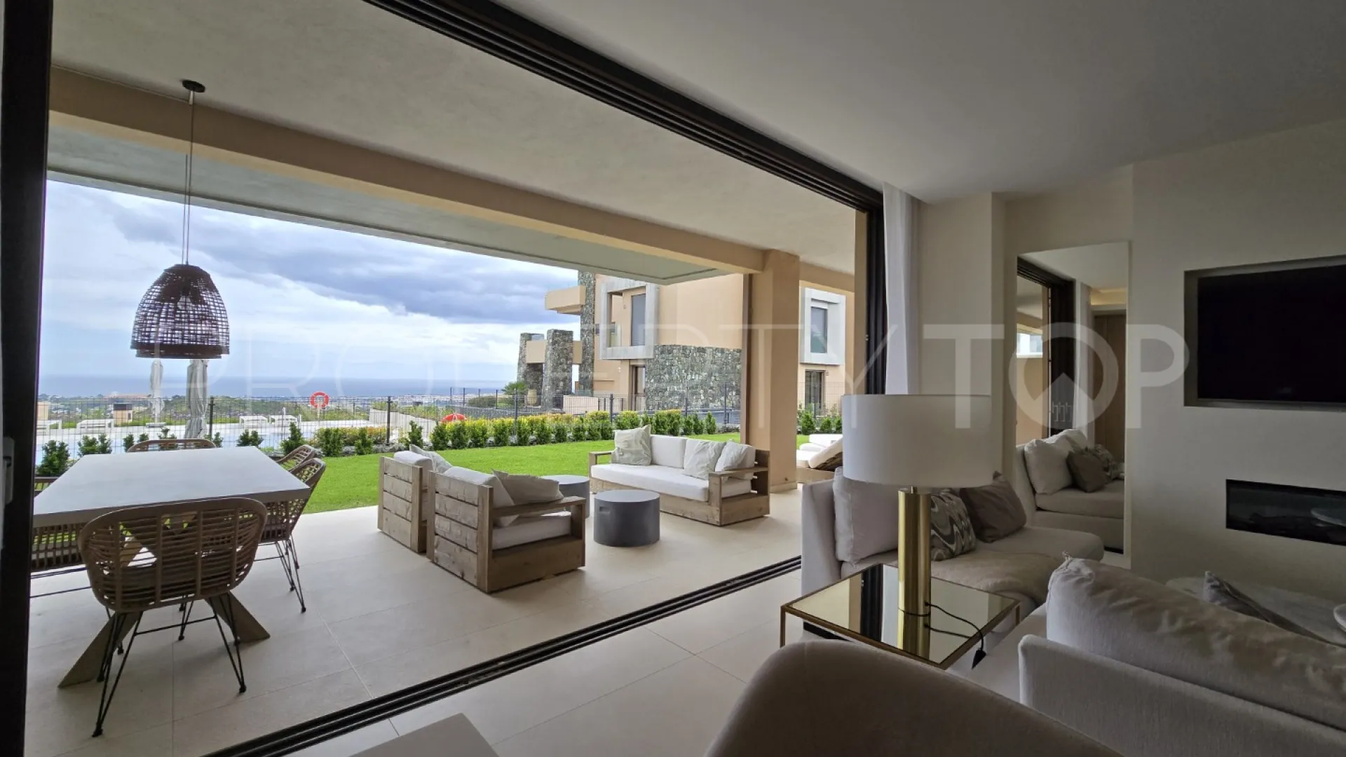 For sale Real de La Quinta ground floor apartment with 3 bedrooms