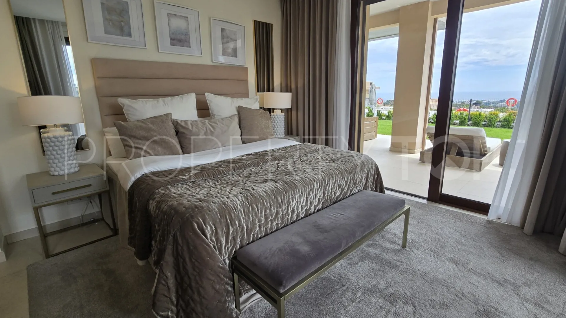 For sale Real de La Quinta ground floor apartment with 3 bedrooms