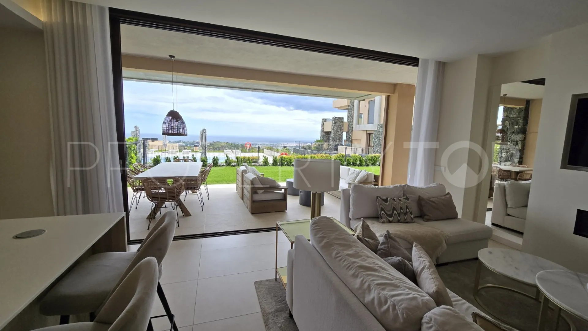 For sale Real de La Quinta ground floor apartment with 3 bedrooms