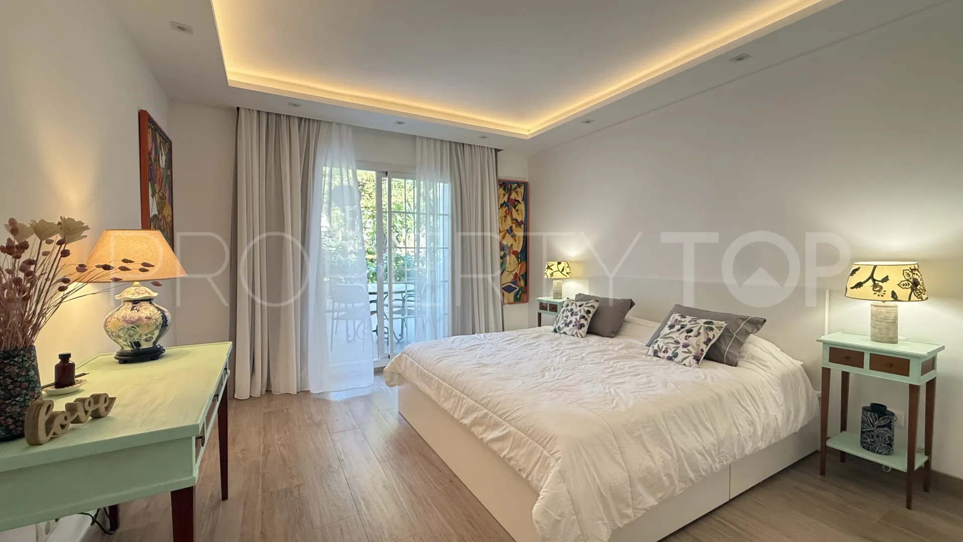 Apartamento planta baja en venta en Puente Romano II con 2 dormitorios