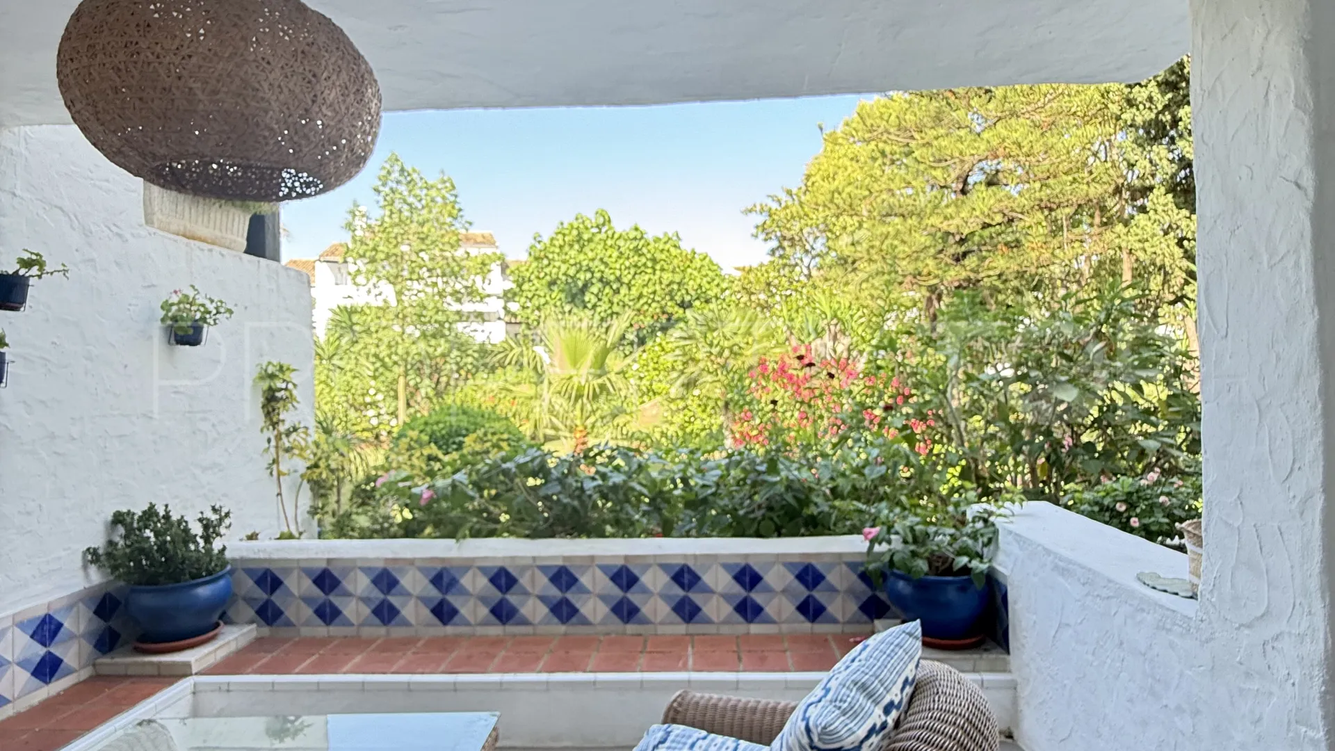 Apartamento planta baja en venta en Puente Romano II con 2 dormitorios