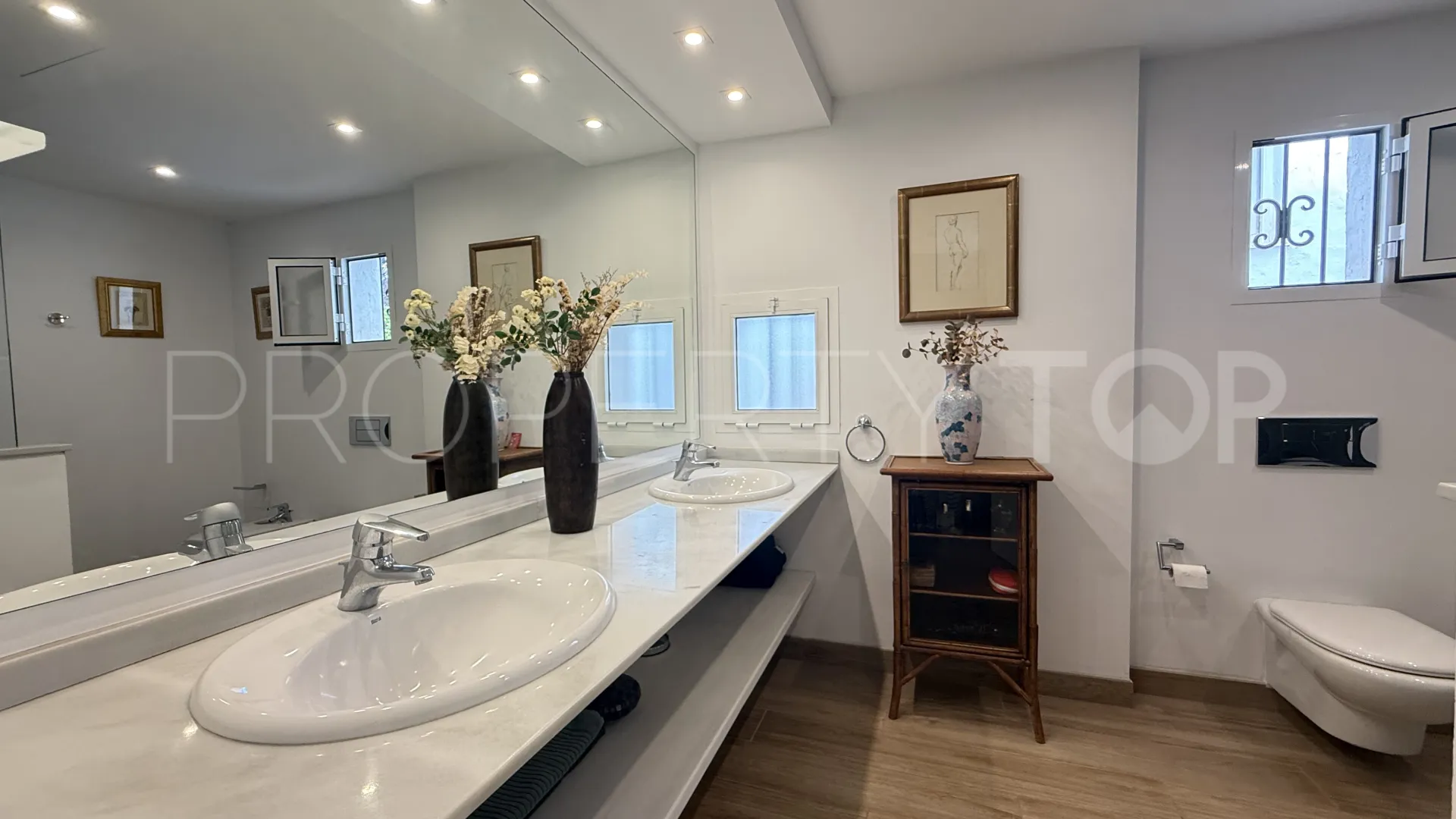 Apartamento planta baja en venta en Puente Romano II con 2 dormitorios