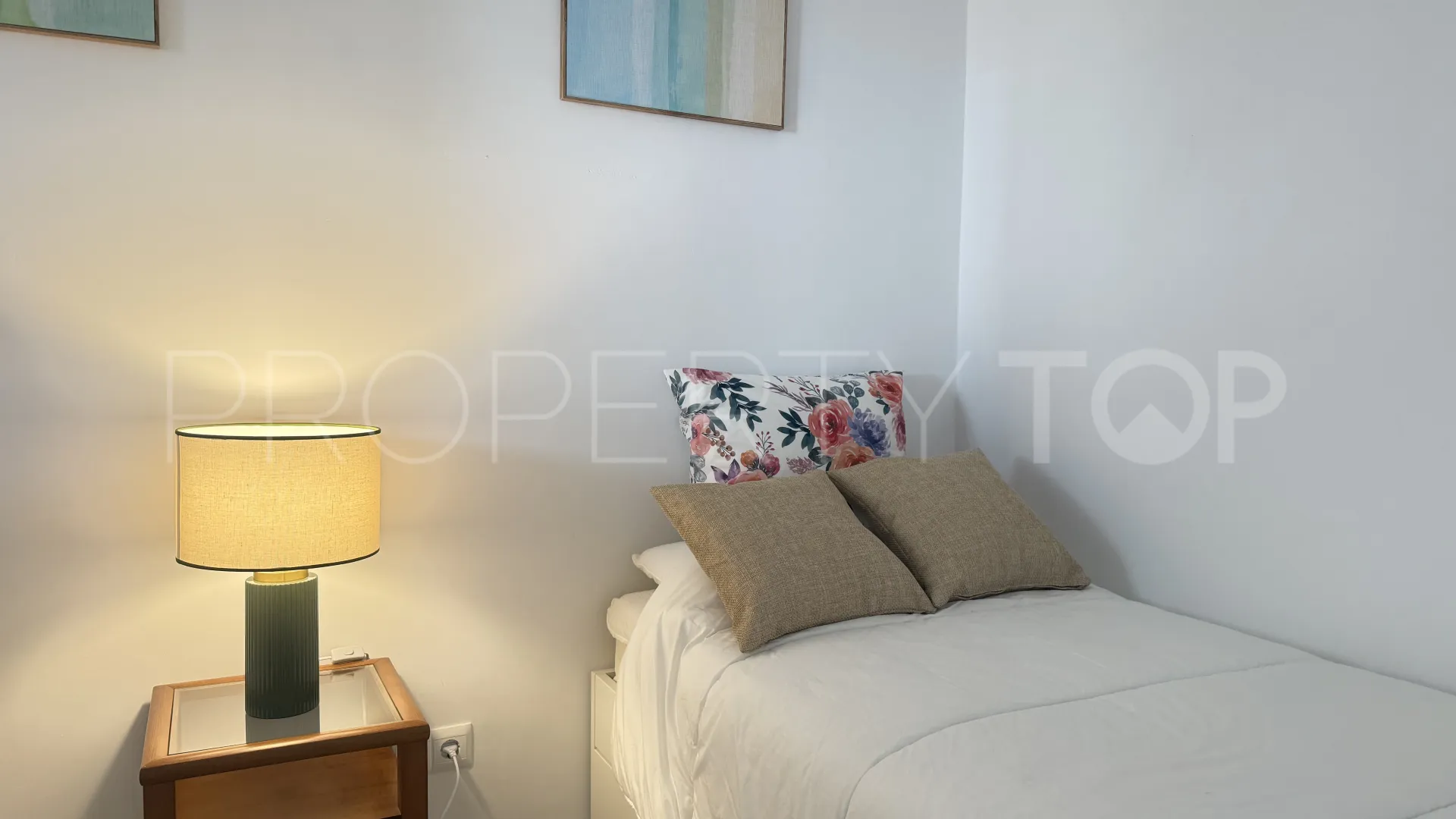 Apartamento planta baja en venta en Puente Romano II con 2 dormitorios