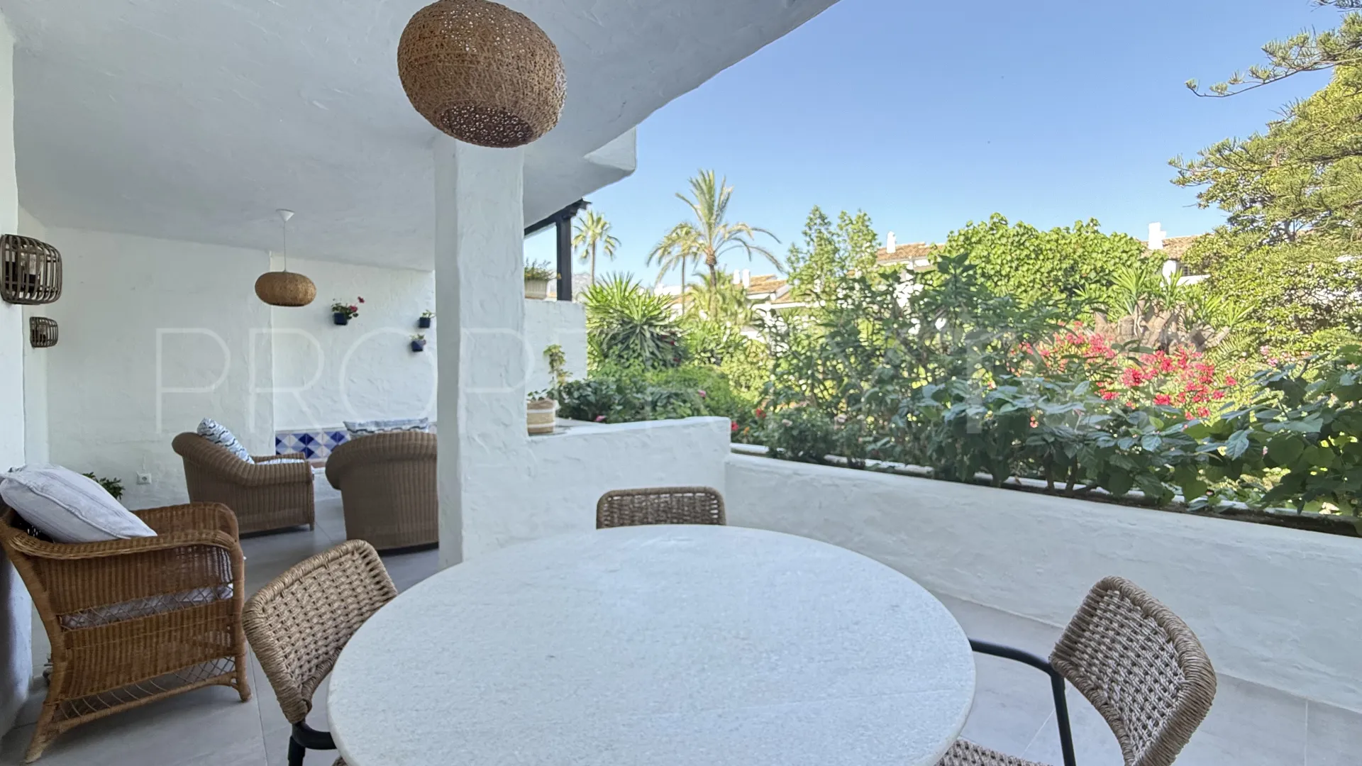 Apartamento planta baja en venta en Puente Romano II con 2 dormitorios
