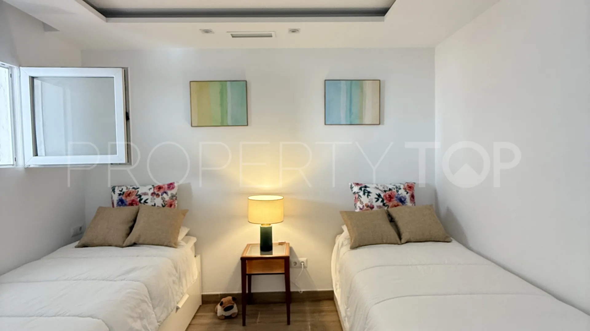 Apartamento planta baja en venta en Puente Romano II con 2 dormitorios
