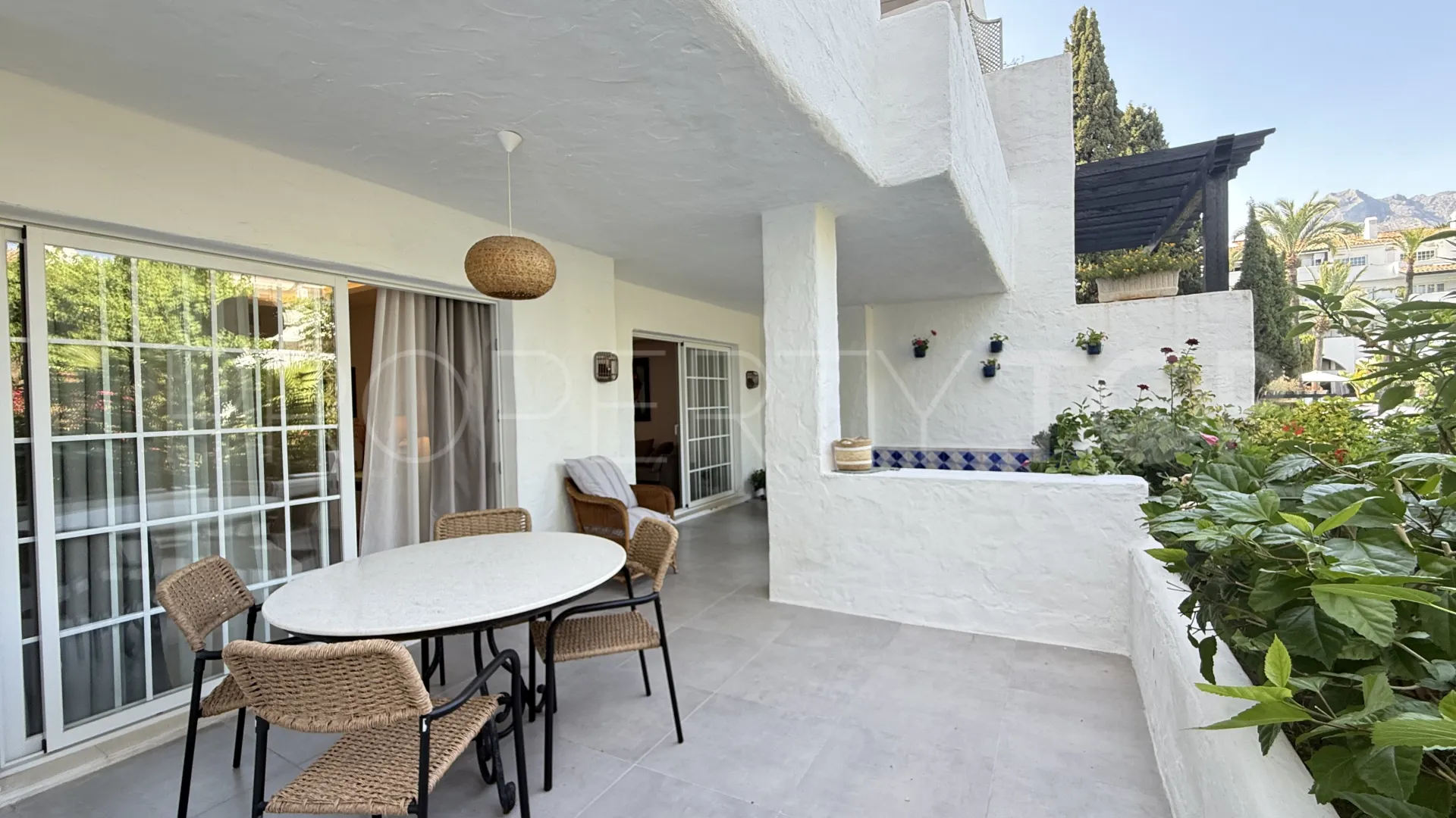 Apartamento planta baja en venta en Puente Romano II con 2 dormitorios