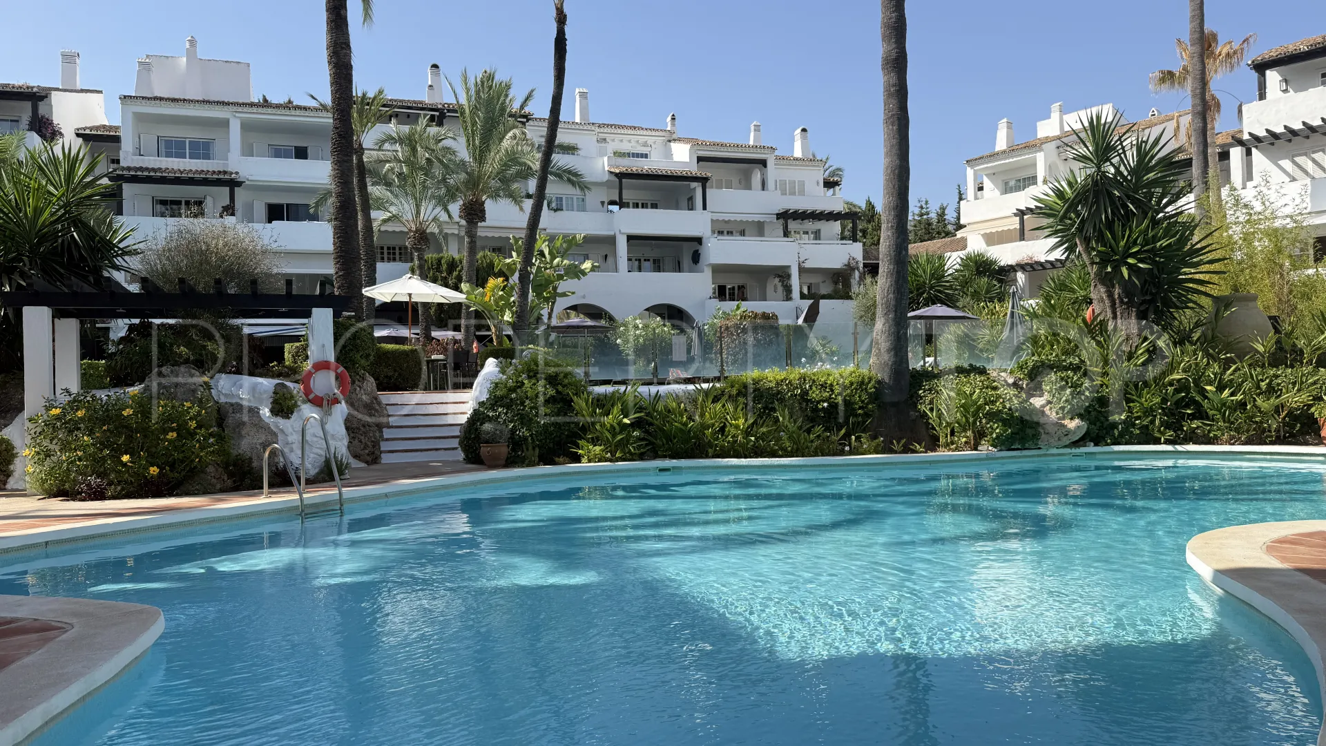 Apartamento planta baja en venta en Puente Romano II con 2 dormitorios