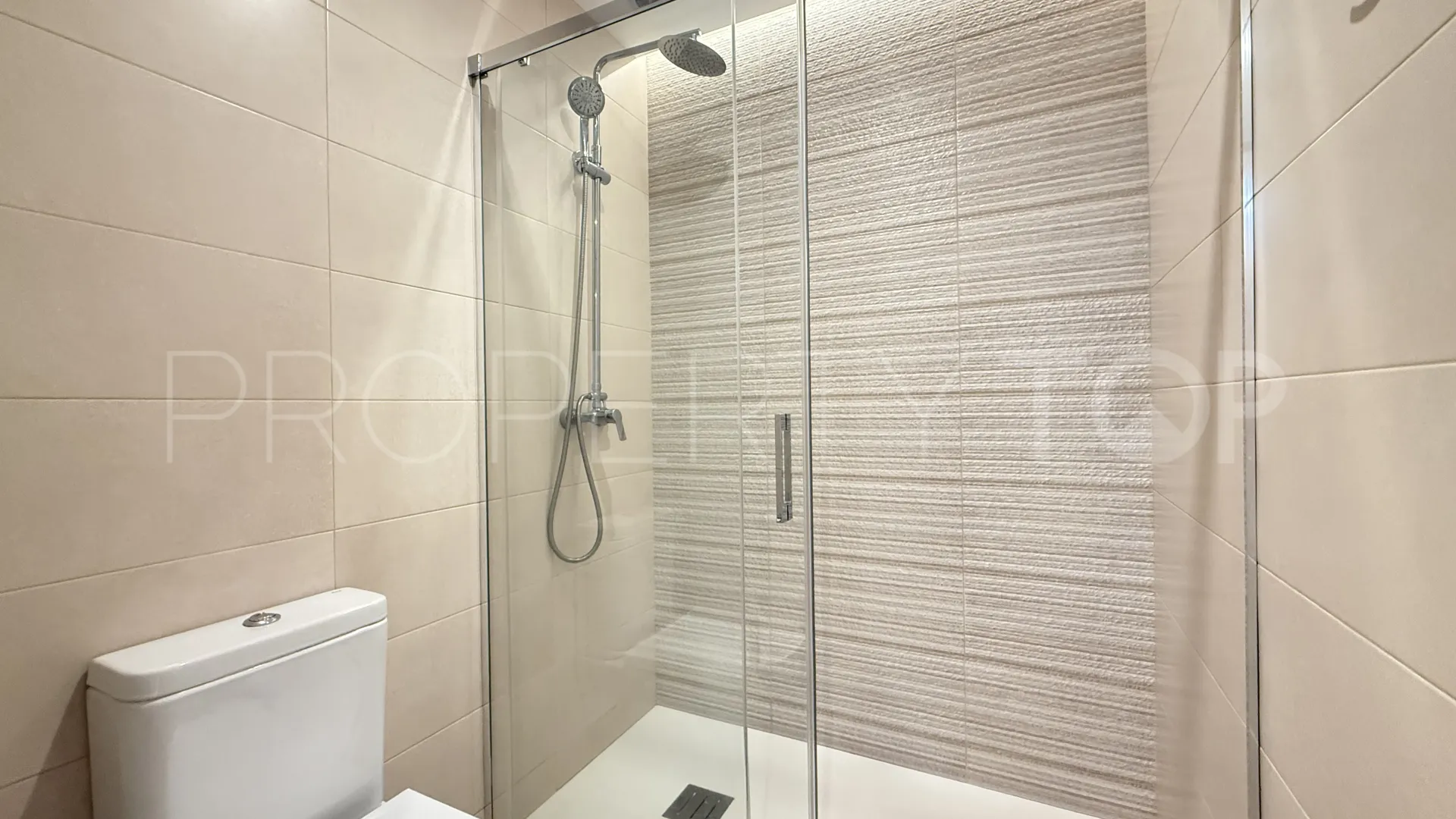 Apartamento planta baja en venta en Puente Romano II con 2 dormitorios