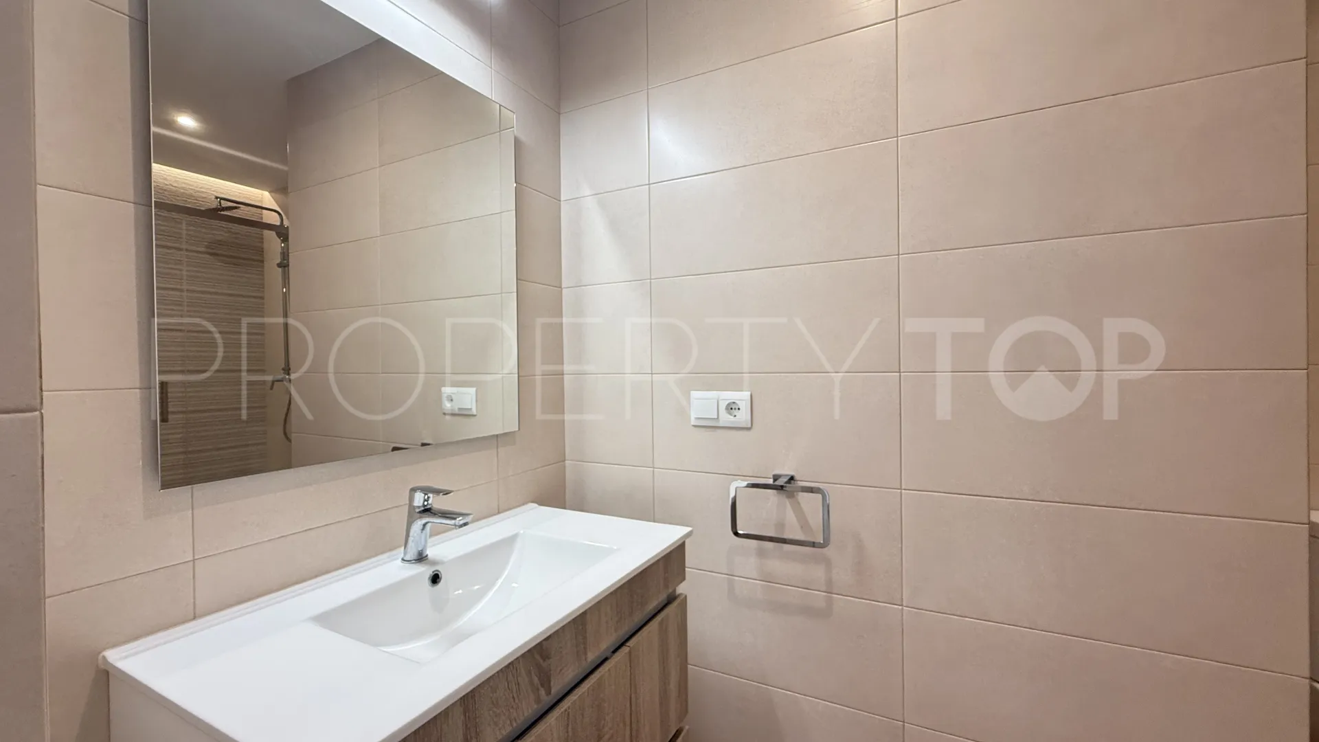 Apartamento planta baja en venta en Puente Romano II con 2 dormitorios