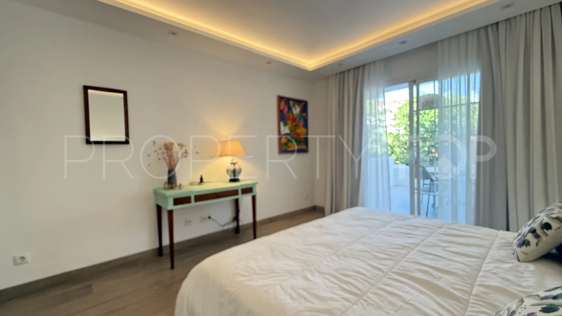 Apartamento planta baja en venta en Puente Romano II con 2 dormitorios