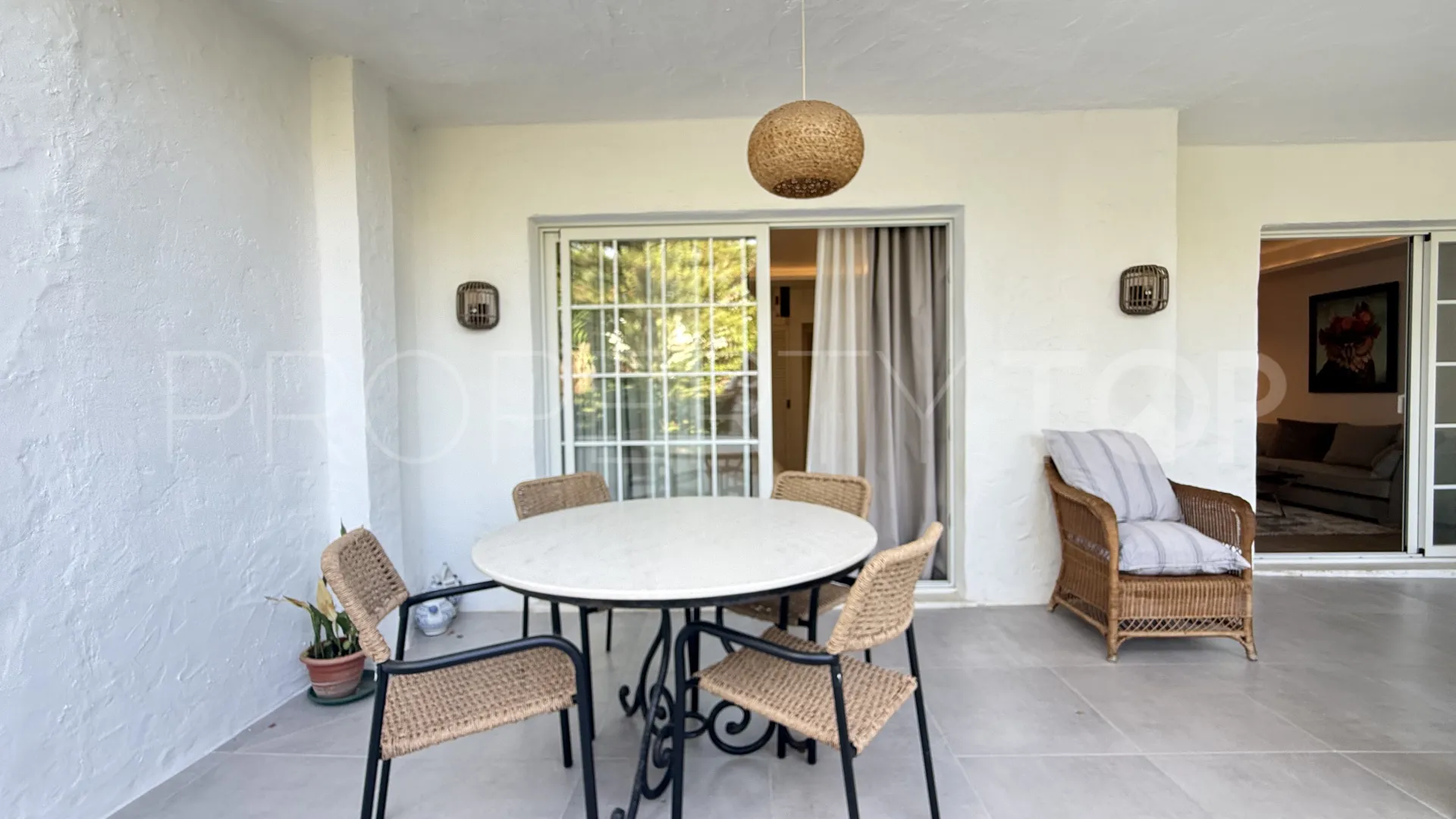Apartamento planta baja en venta en Puente Romano II con 2 dormitorios