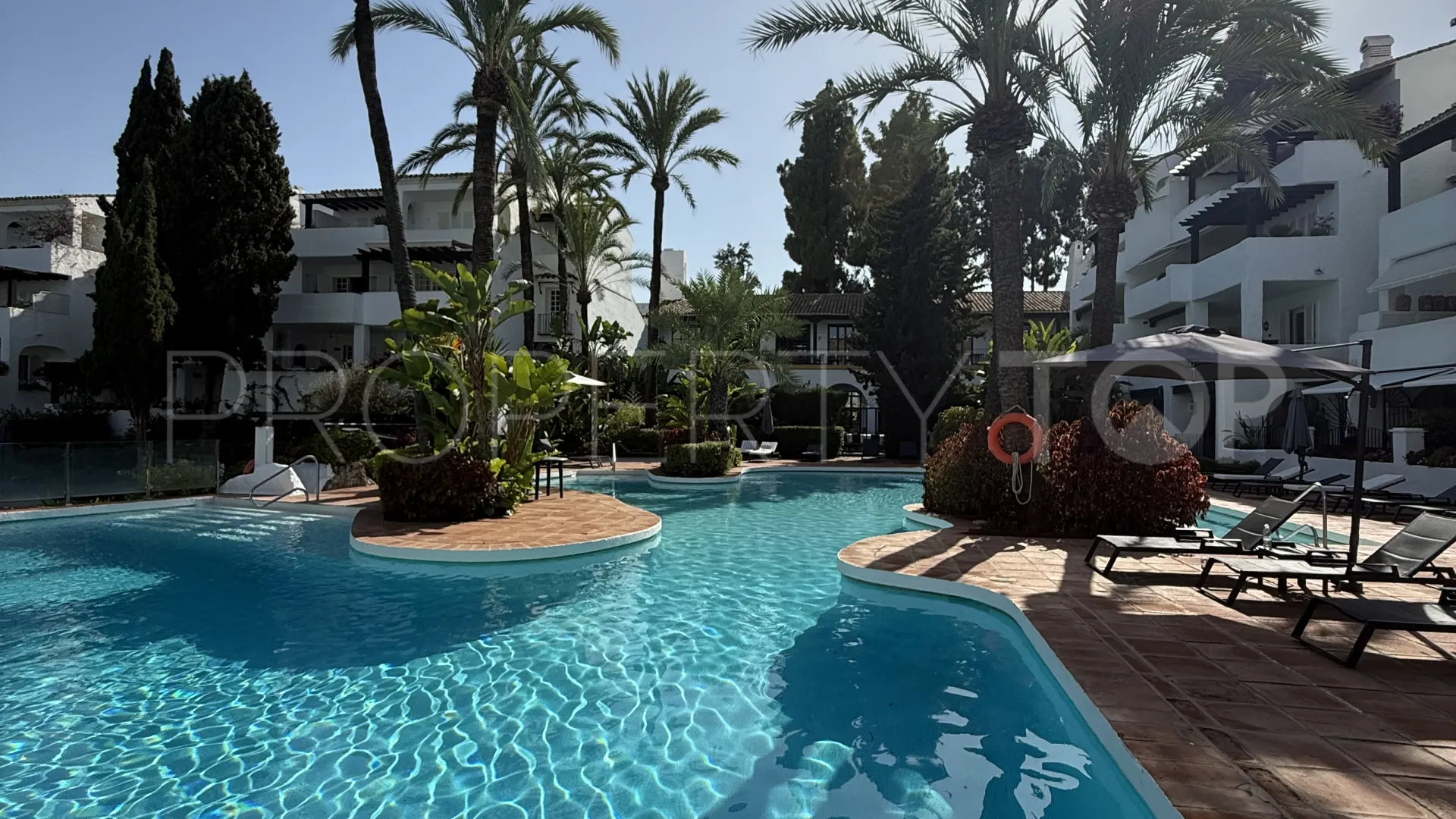 Apartamento planta baja en venta en Puente Romano II con 2 dormitorios