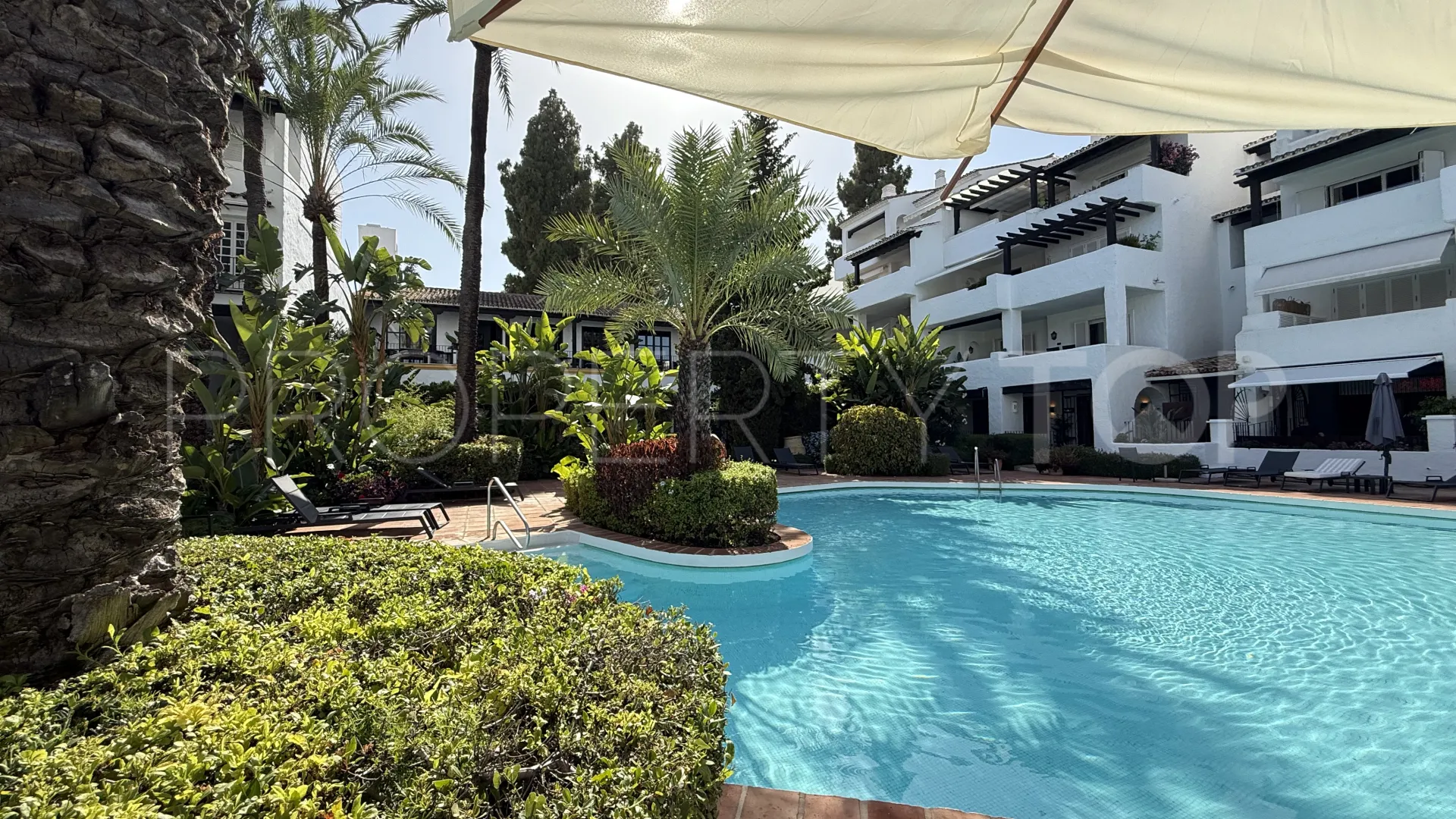 Apartamento planta baja en venta en Puente Romano II con 2 dormitorios