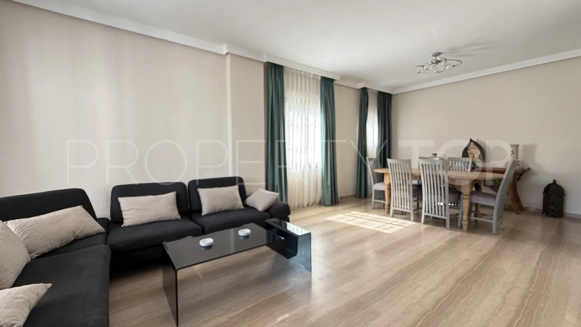 Comprar villa de 4 dormitorios en Guadalmina Baja