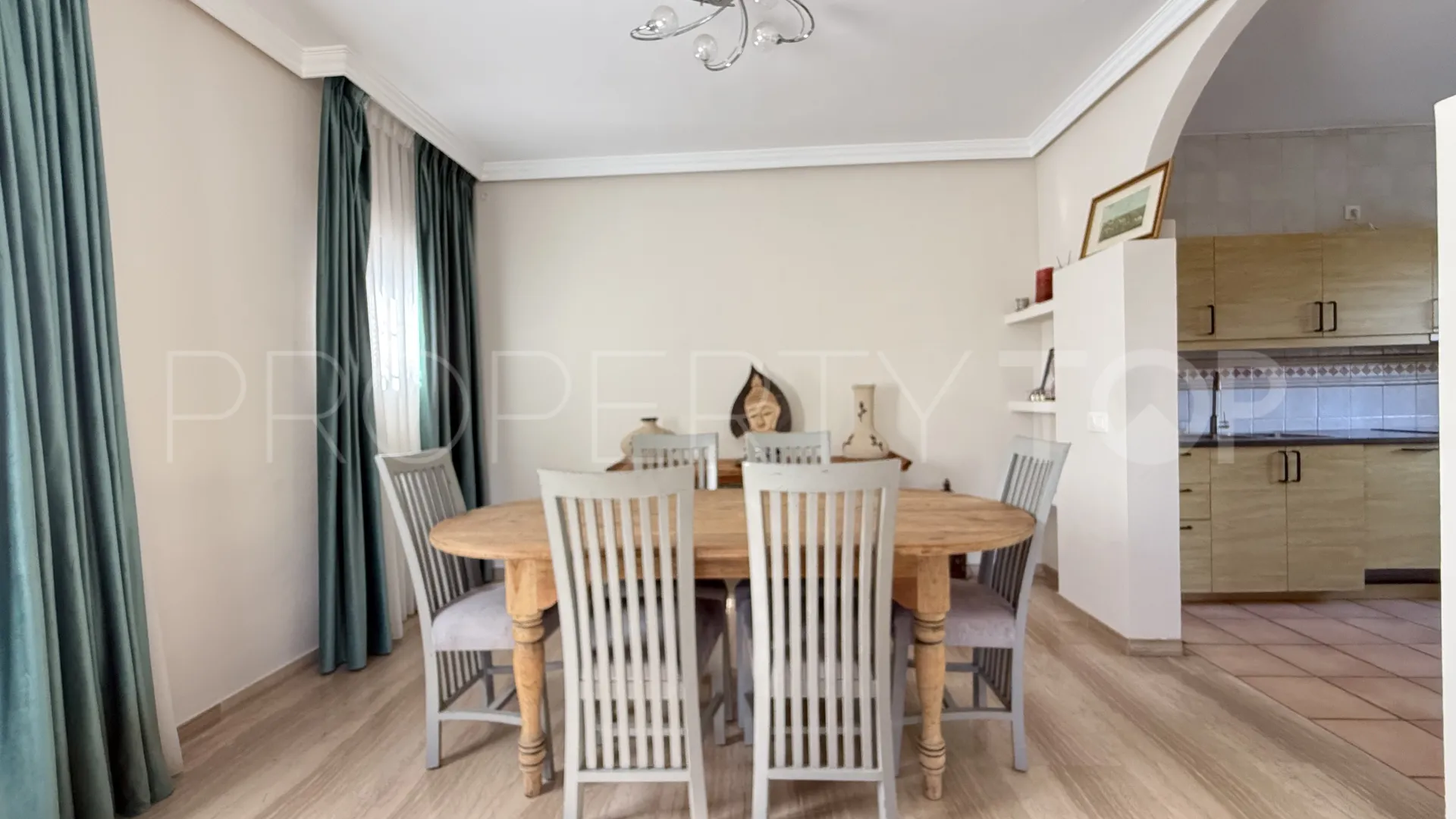 Comprar villa de 4 dormitorios en Guadalmina Baja