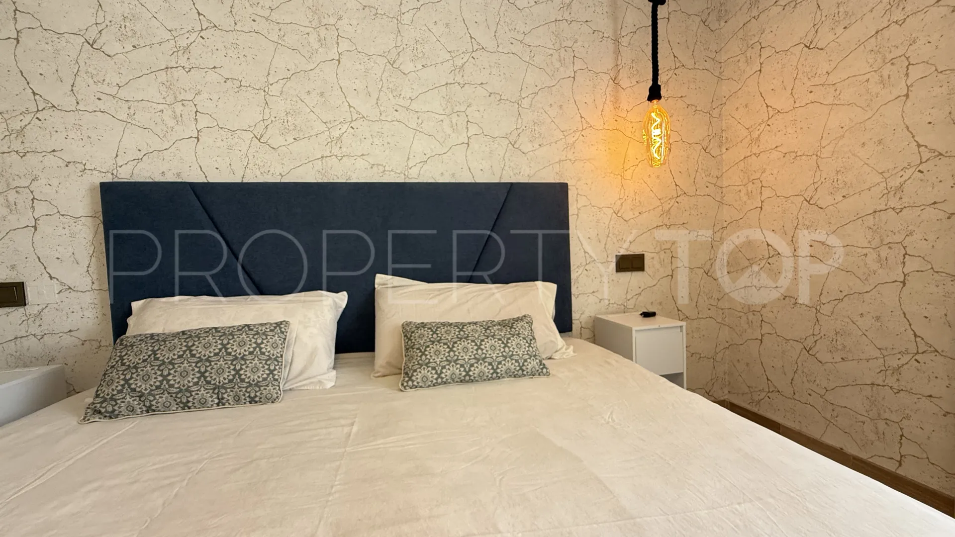 Comprar villa de 4 dormitorios en Guadalmina Baja
