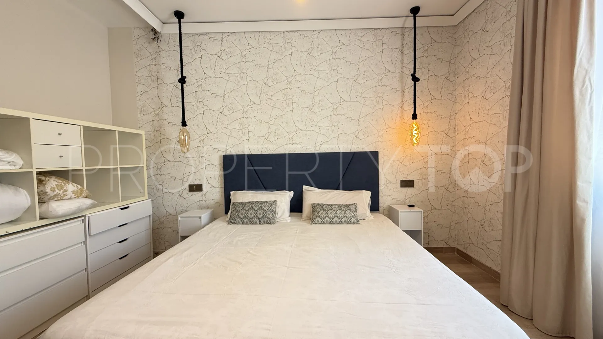 Comprar villa de 4 dormitorios en Guadalmina Baja