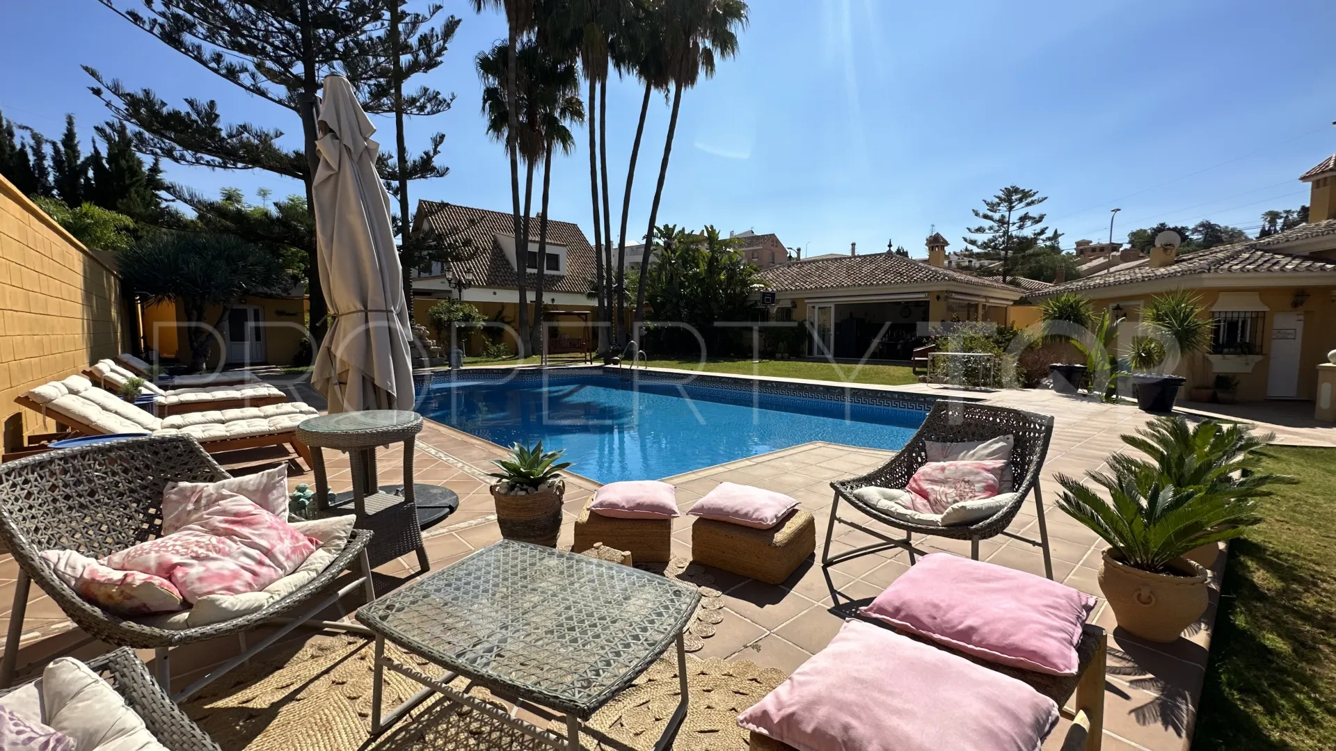 Villa en venta en Rincon de la Victoria