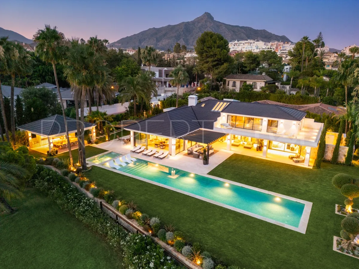 Buy 7 bedrooms villa in Las Brisas