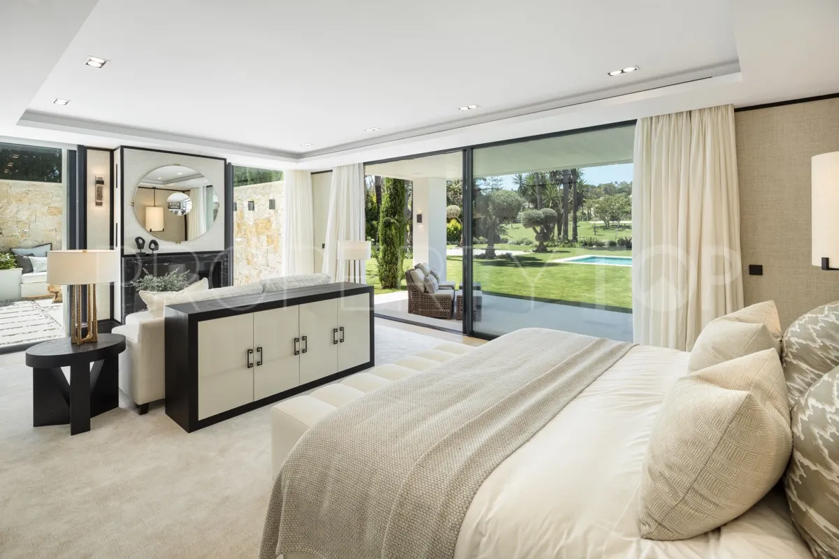 Buy 7 bedrooms villa in Las Brisas