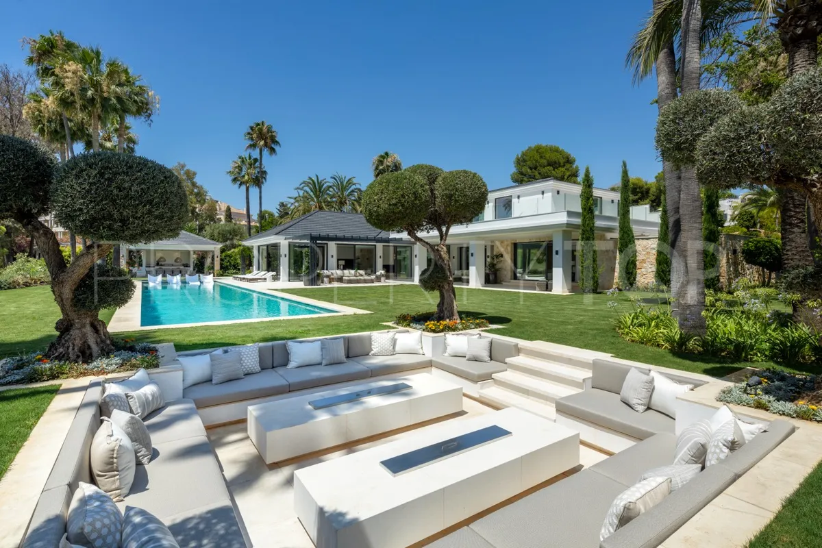 Buy 7 bedrooms villa in Las Brisas