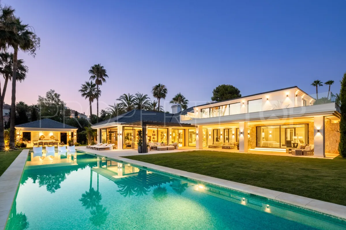 Buy 7 bedrooms villa in Las Brisas