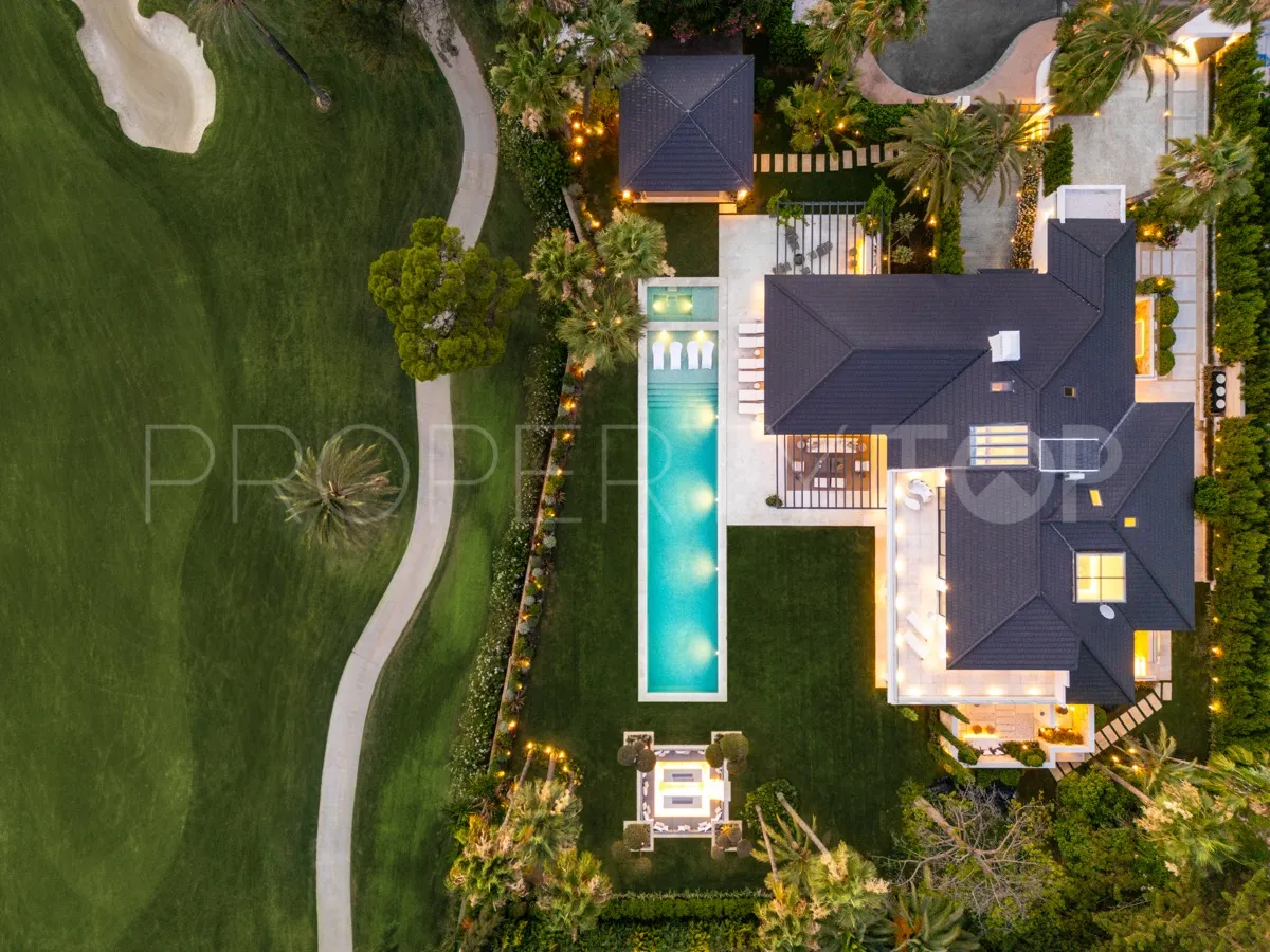 Buy 7 bedrooms villa in Las Brisas