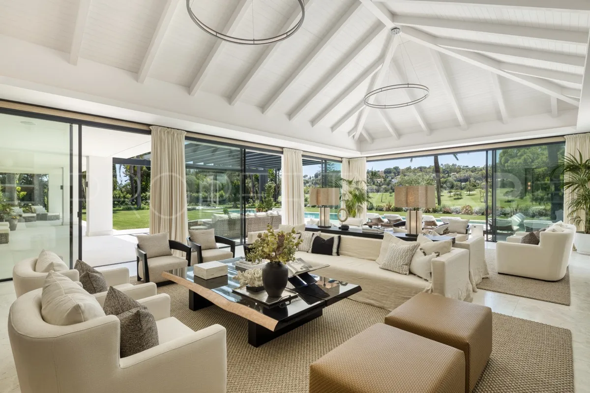 Buy 7 bedrooms villa in Las Brisas