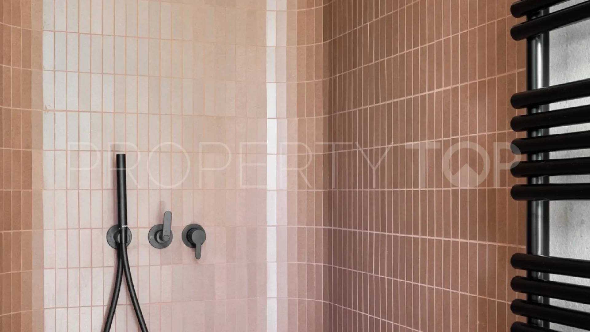 Comprar villa en Los Altos del Paraiso con 4 dormitorios