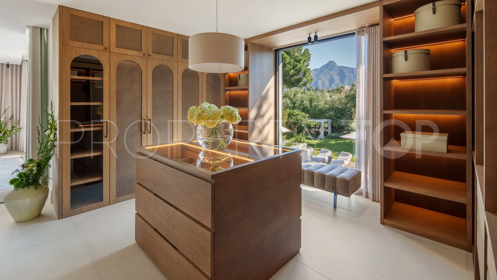 For sale Nueva Andalucia 4 bedrooms villa