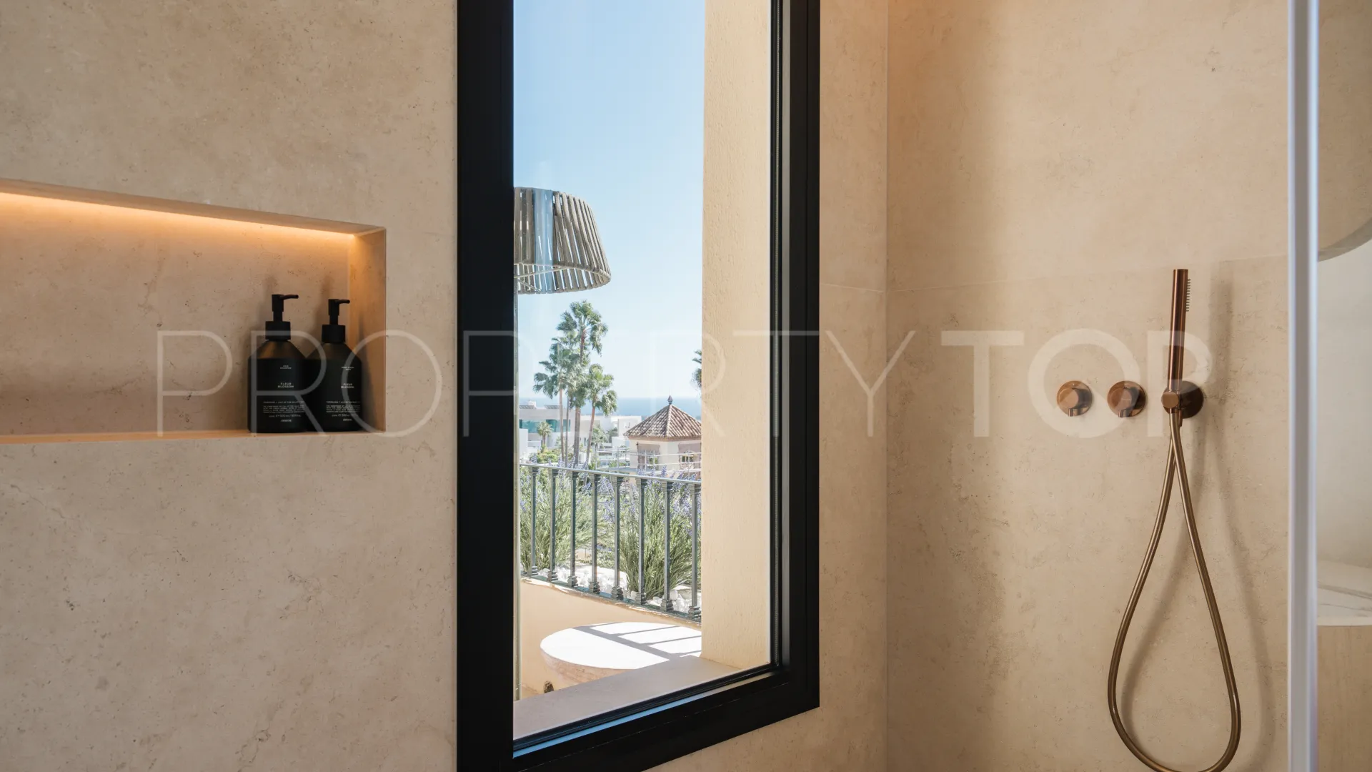 For sale town house with 4 bedrooms in La Quinta Hills