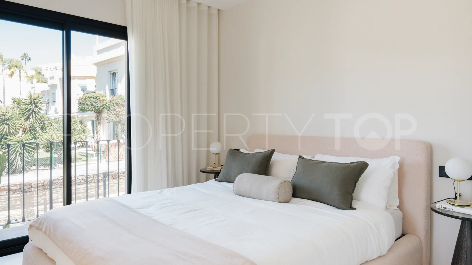 For sale town house with 4 bedrooms in La Quinta Hills
