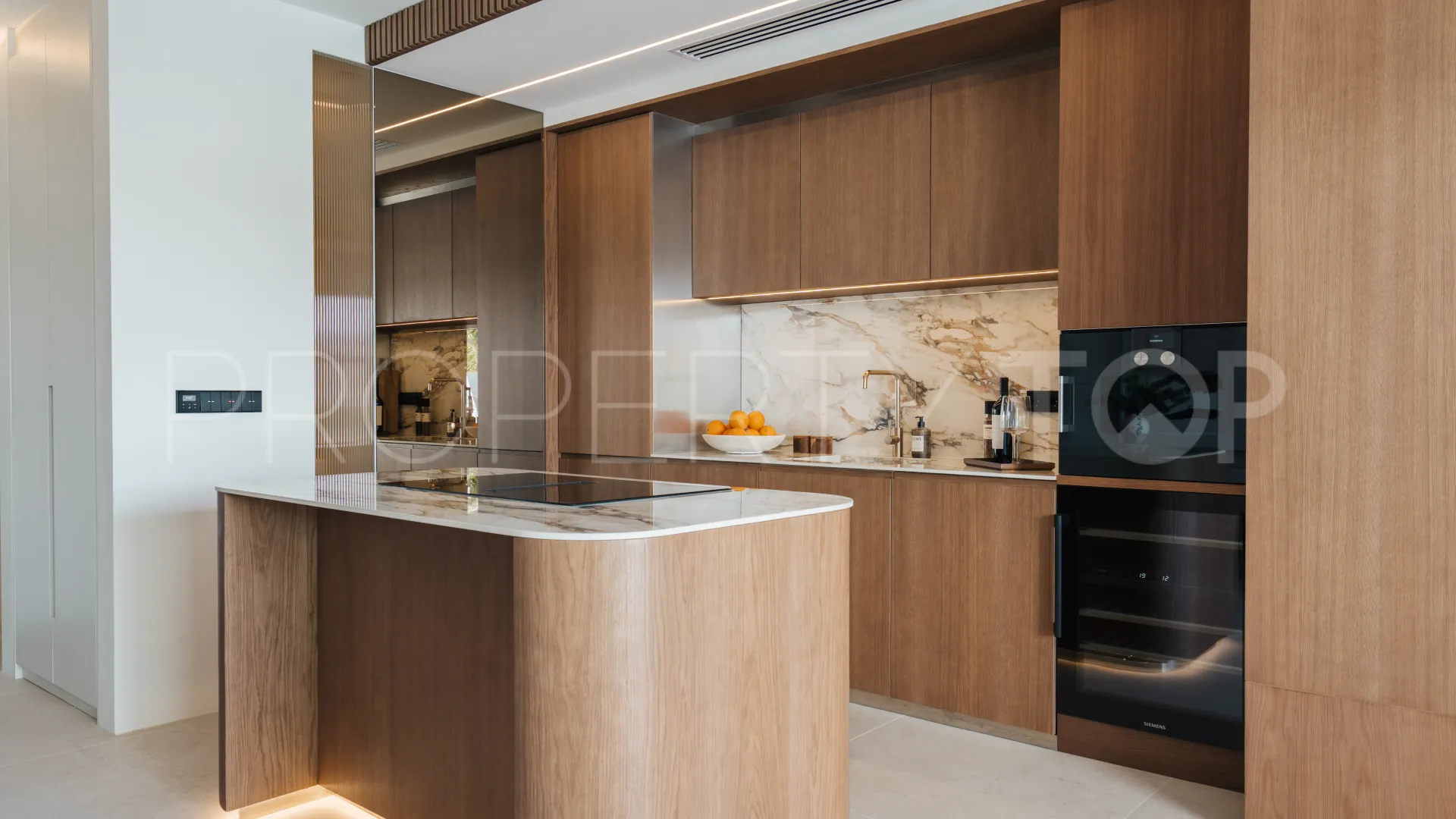For sale Marbella Golden Mile apartment with 2 bedrooms