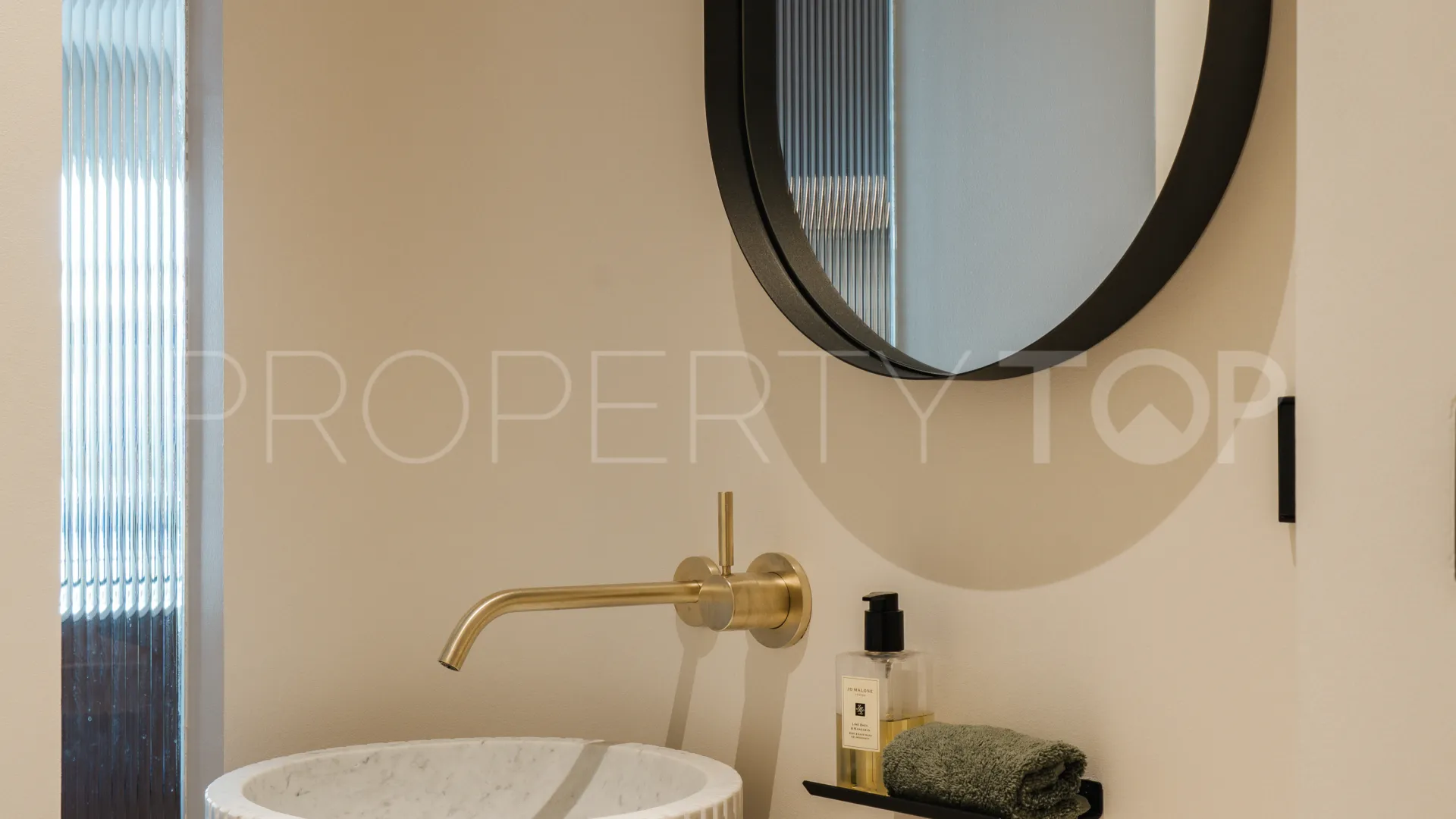 For sale Marbella Golden Mile apartment with 2 bedrooms
