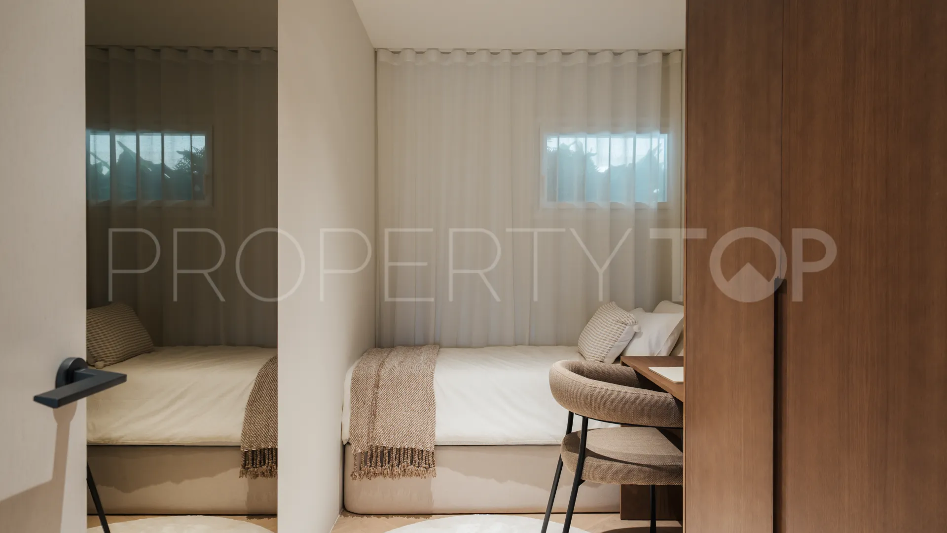 For sale Marbella Golden Mile apartment with 2 bedrooms