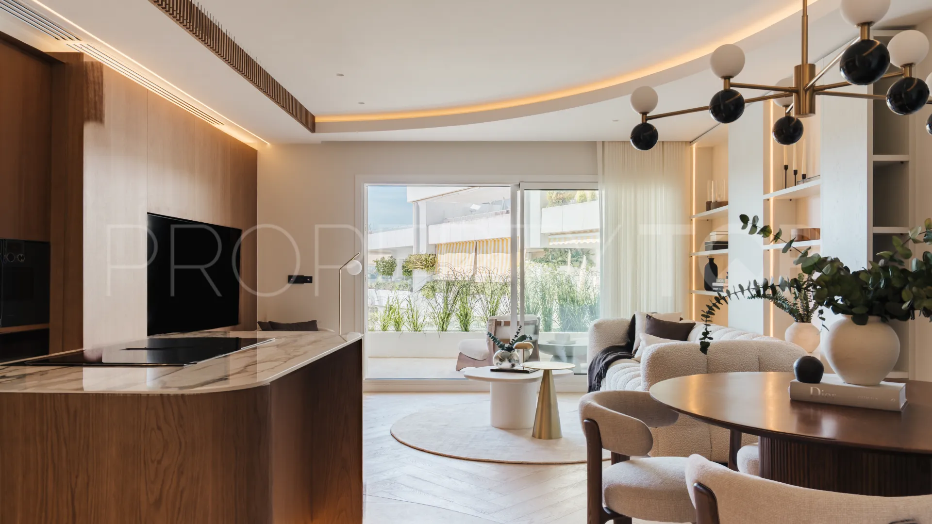For sale Marbella Golden Mile apartment with 2 bedrooms