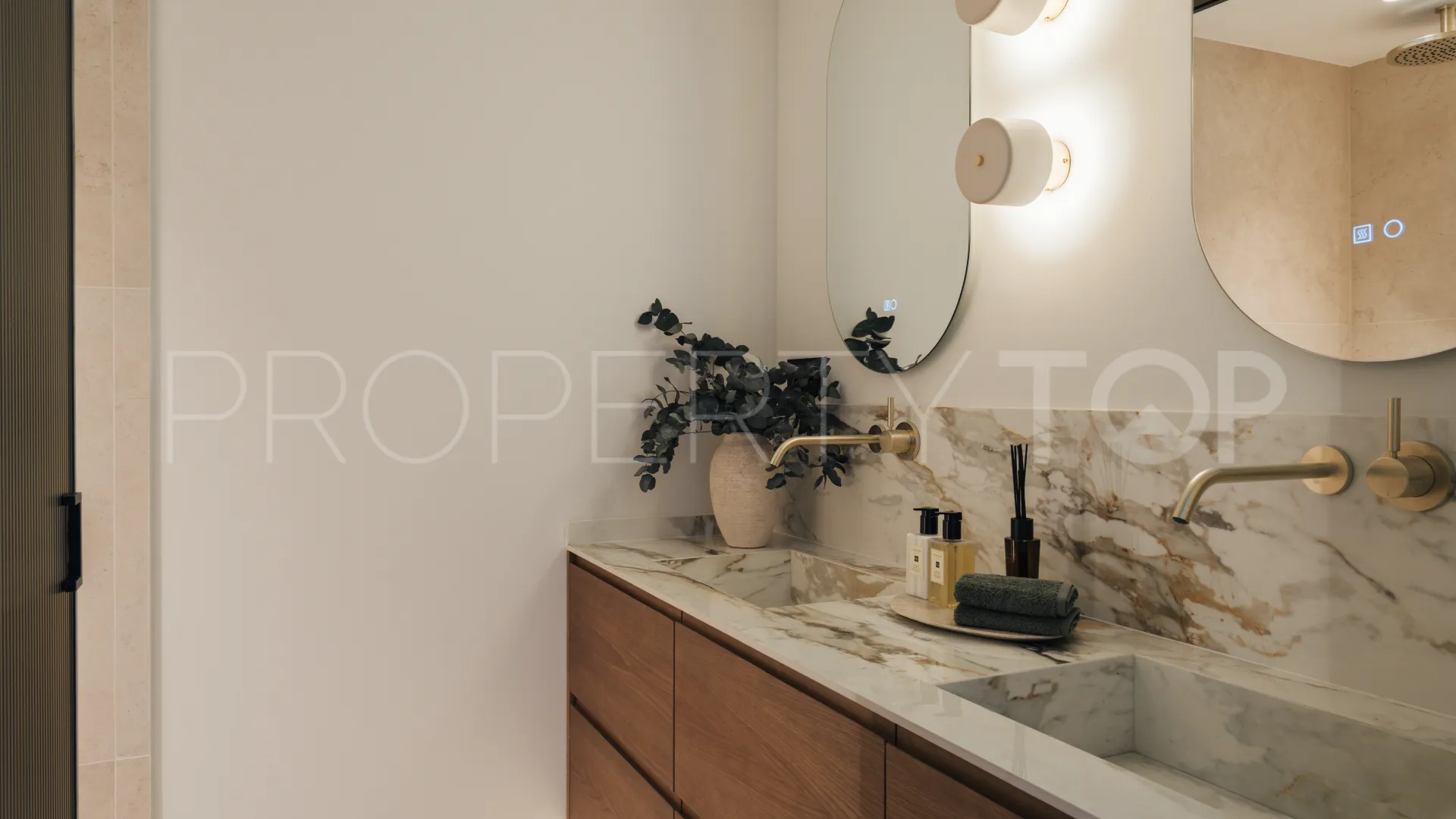 For sale Marbella Golden Mile apartment with 2 bedrooms