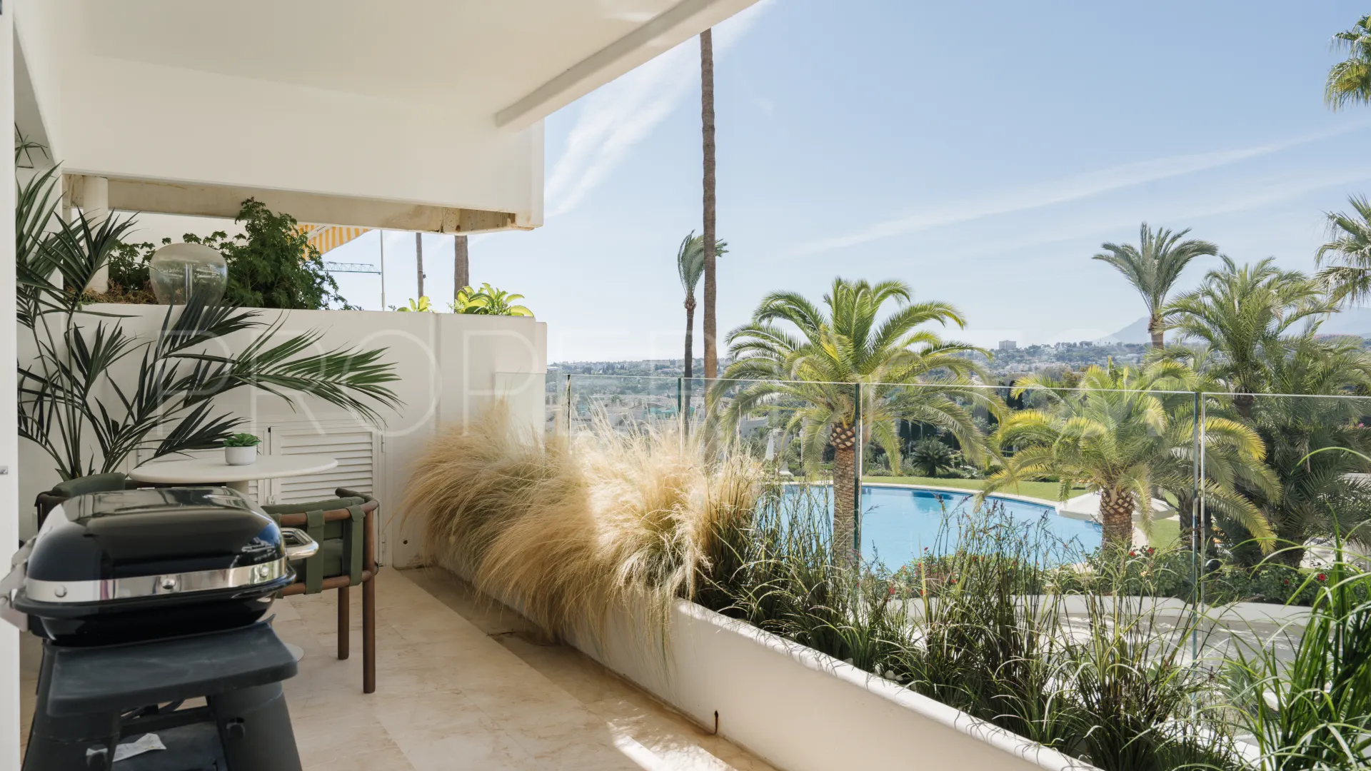 For sale Marbella Golden Mile apartment with 2 bedrooms