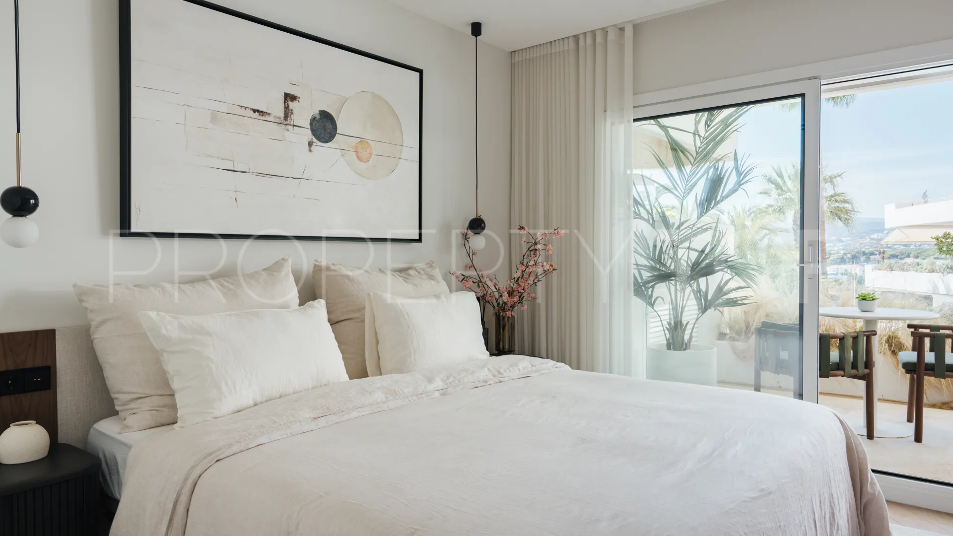 For sale Marbella Golden Mile apartment with 2 bedrooms