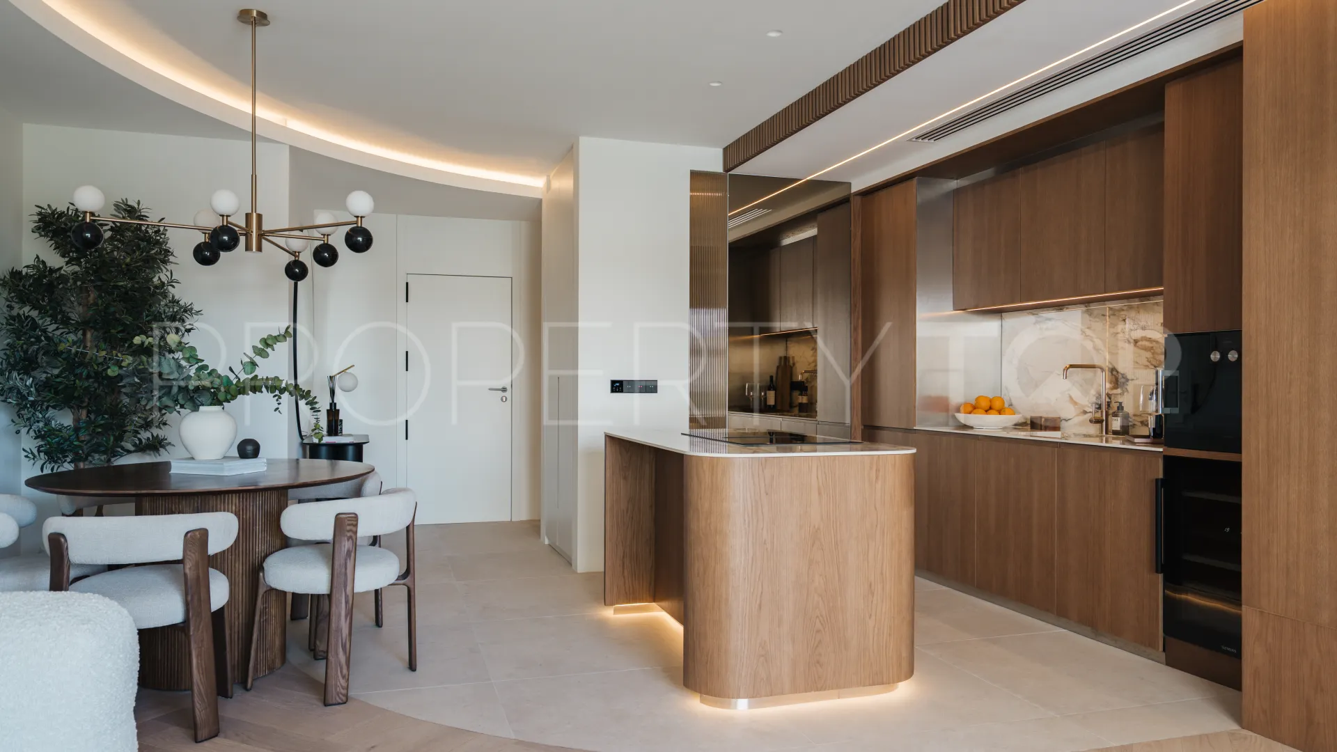 For sale Marbella Golden Mile apartment with 2 bedrooms