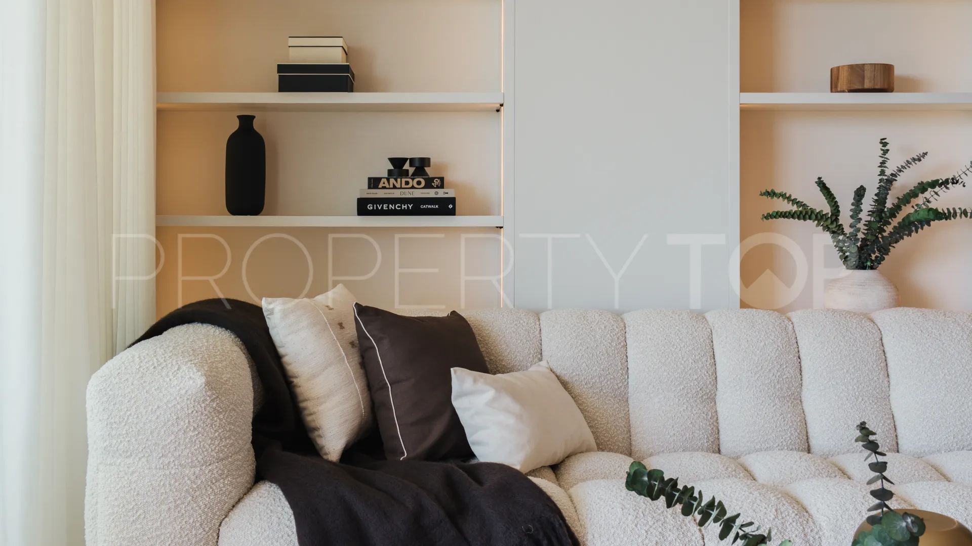 For sale Marbella Golden Mile apartment with 2 bedrooms